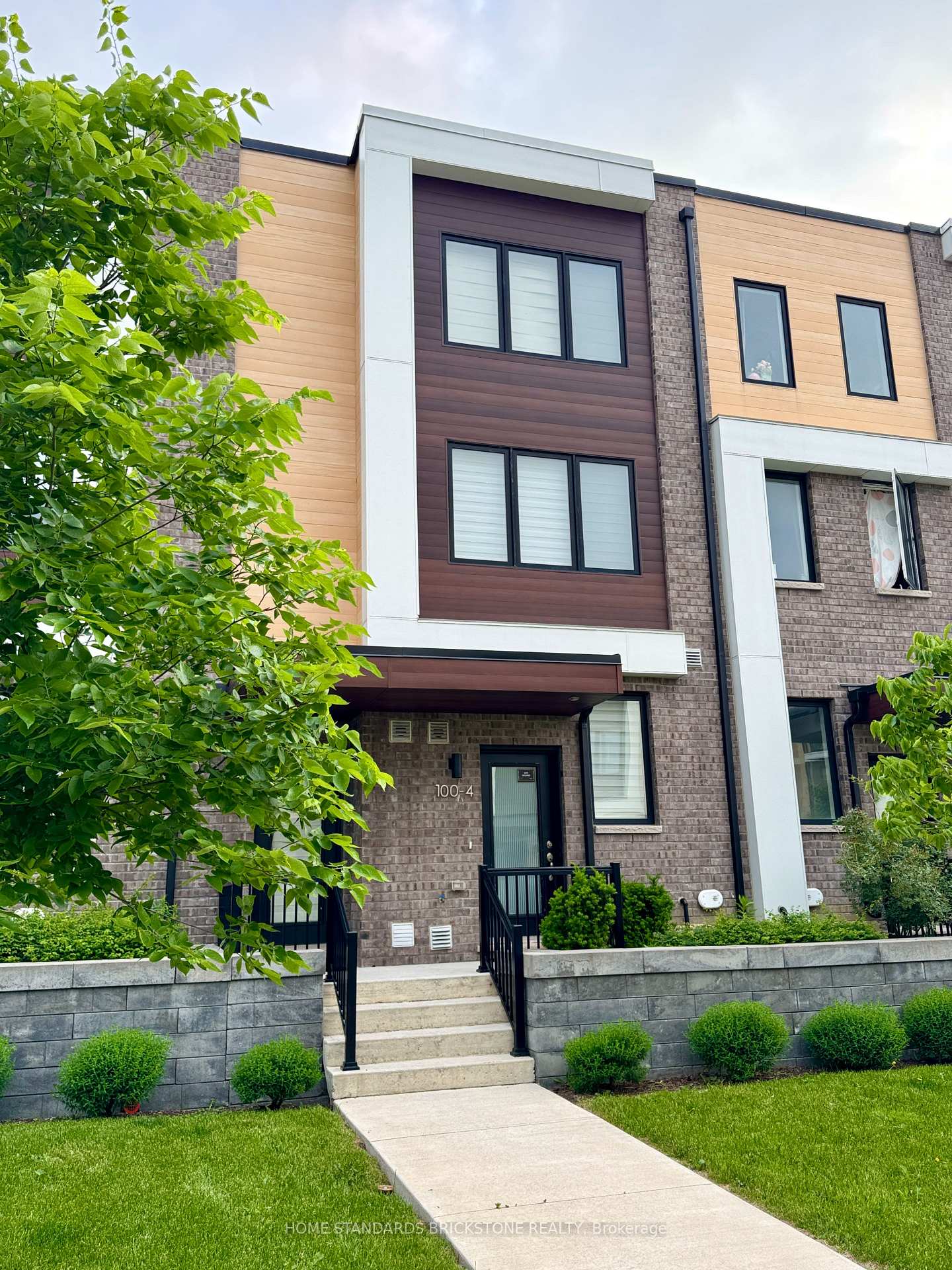 Front of Unit 4, 100 Stanley Green Boulevard