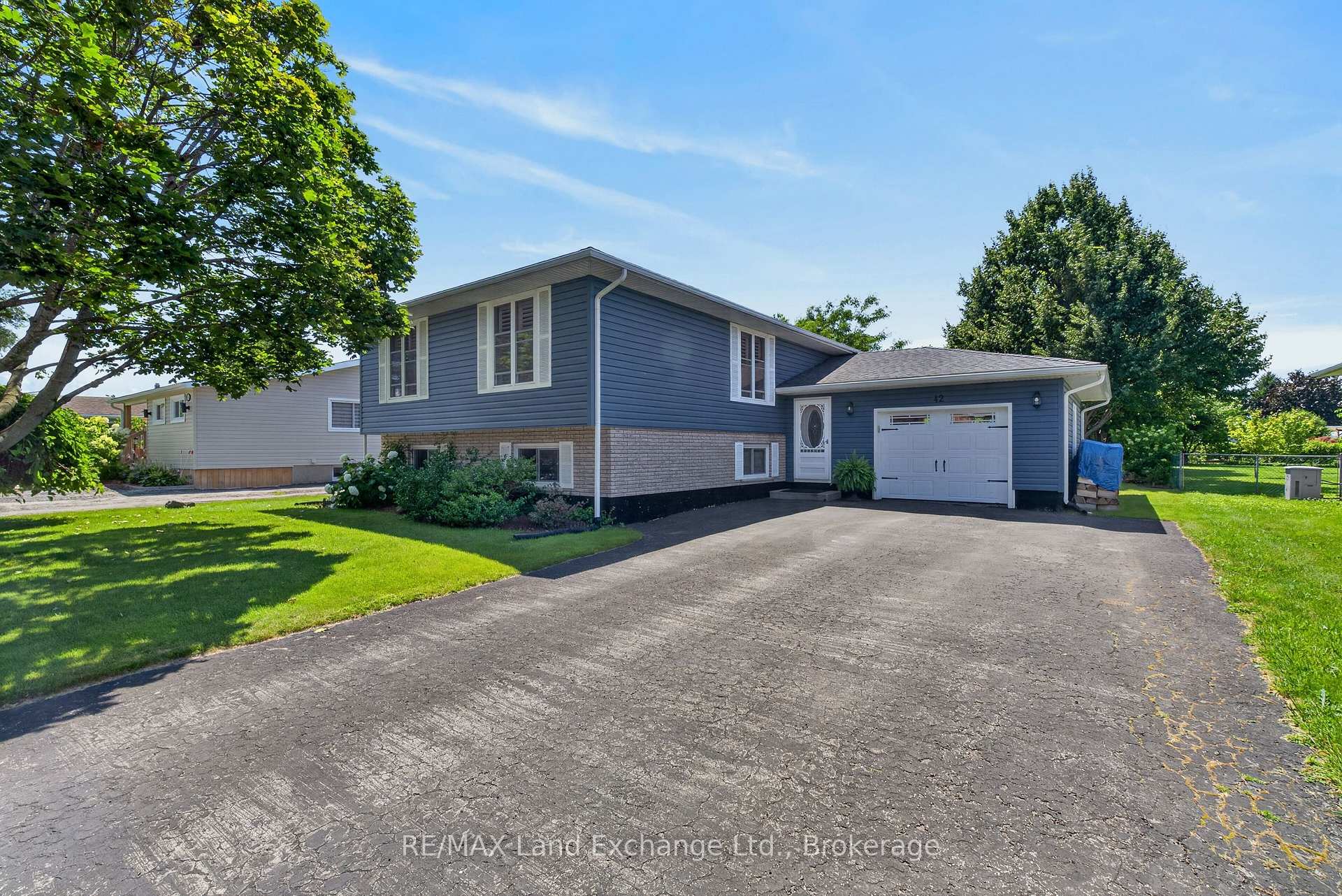 Photo 2 of 42 Webster Street, Kincardine — HOMEH