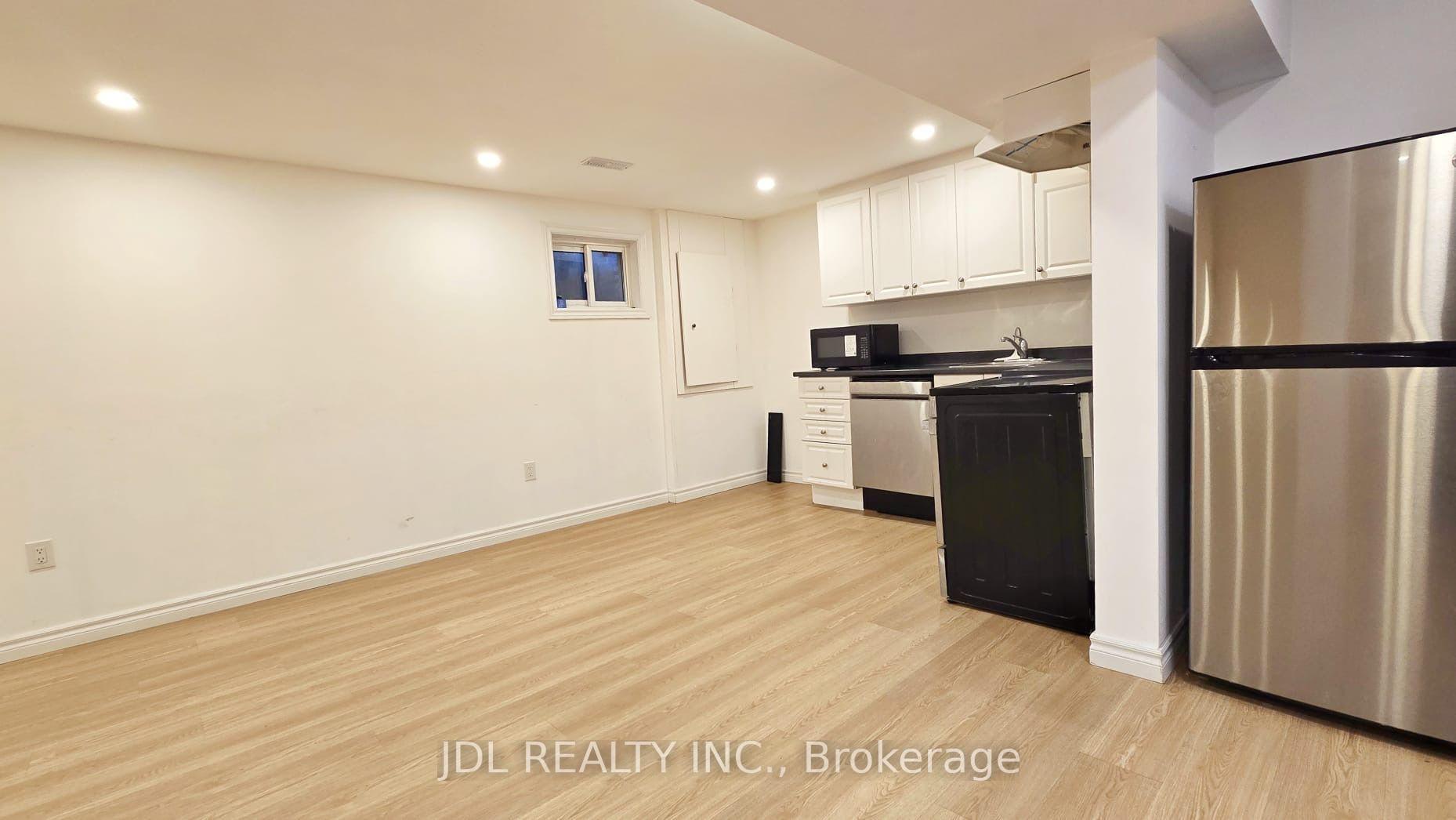 Photo 4 of 3769 Brandon Gate Drive, Mississauga, Malton — HOMEH