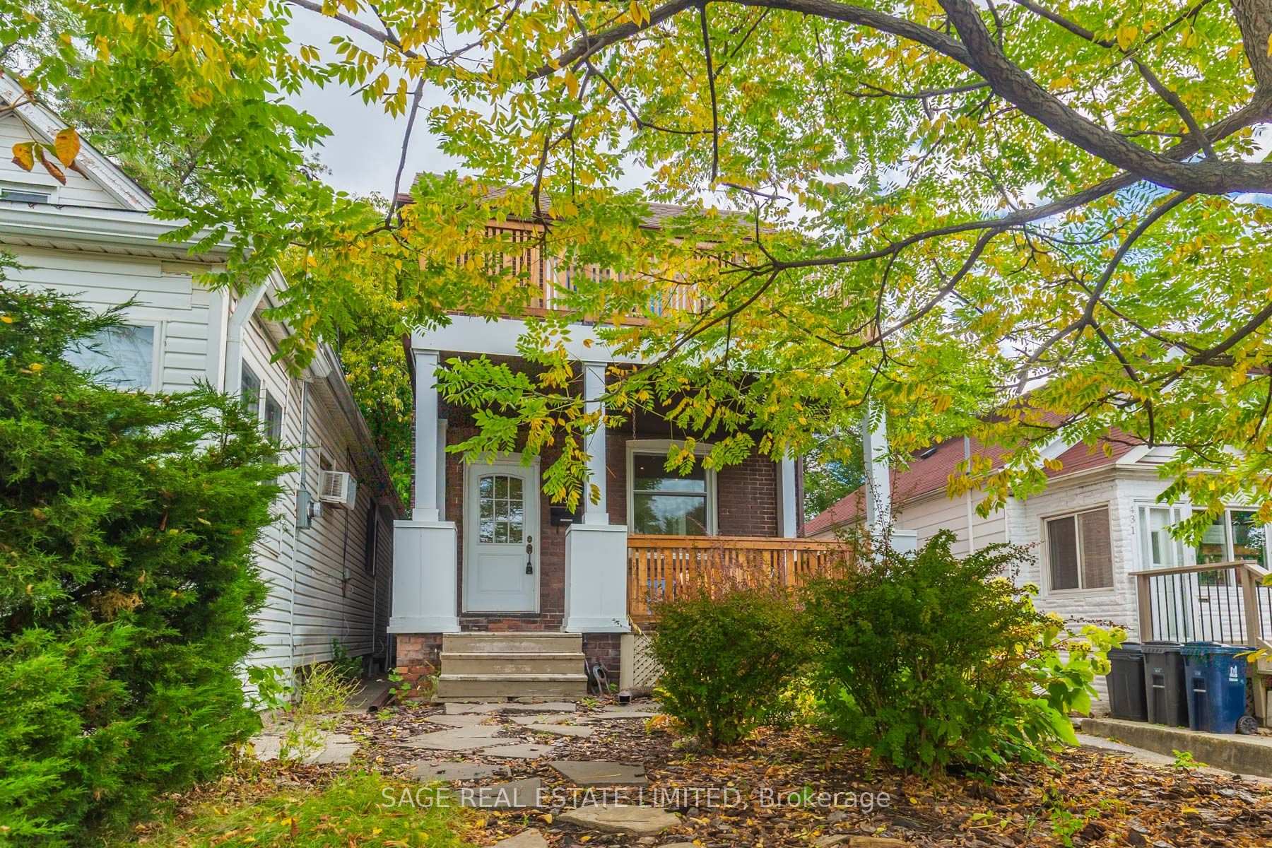Front of 433 Woodfield Road