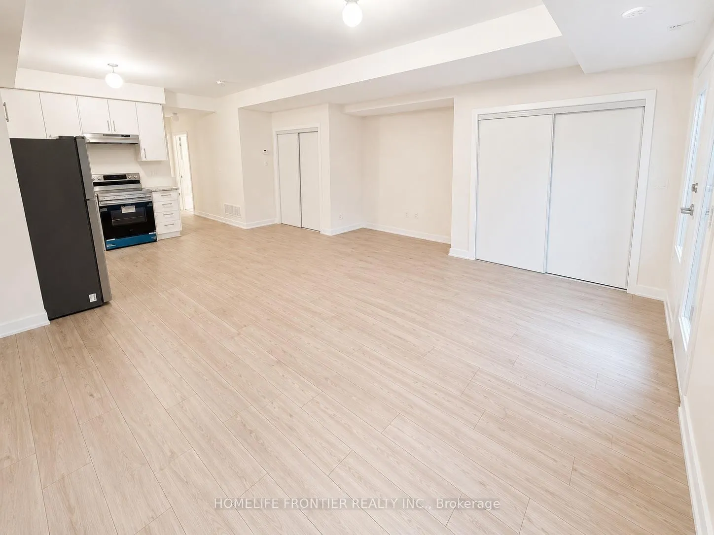 Photo 3 of Unit 11B, 15100 Yonge Street, Aurora, Aurora Village — HOMEH