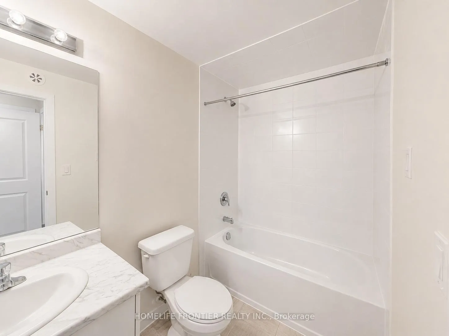 Photo 5 of Unit 11B, 15100 Yonge Street, Aurora, Aurora Village — HOMEH