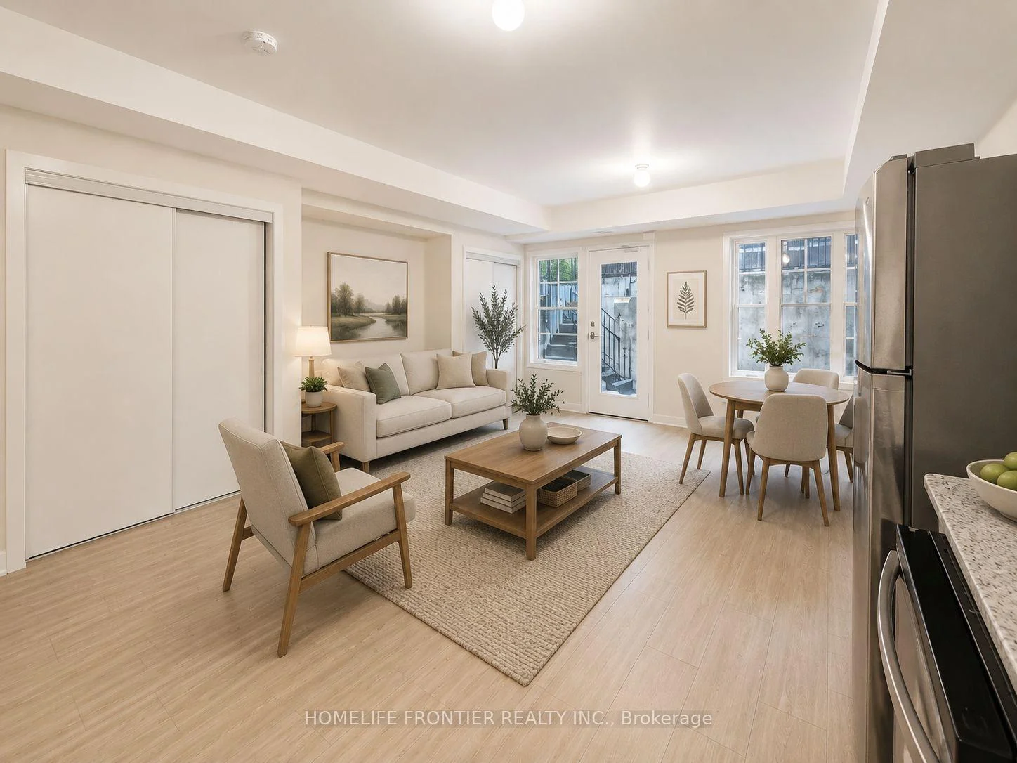 Photo 2 of Unit 11B, 15100 Yonge Street, Aurora, Aurora Village — HOMEH