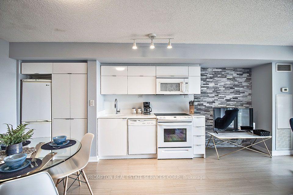Photo 7 of Unit 2208, 21 Iceboat Terrace, Toronto, Waterfront Communities — HOMEH