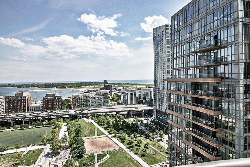 Photo 3 of Unit 2208, 21 Iceboat Terrace, Toronto, Waterfront Communities — HOMEH