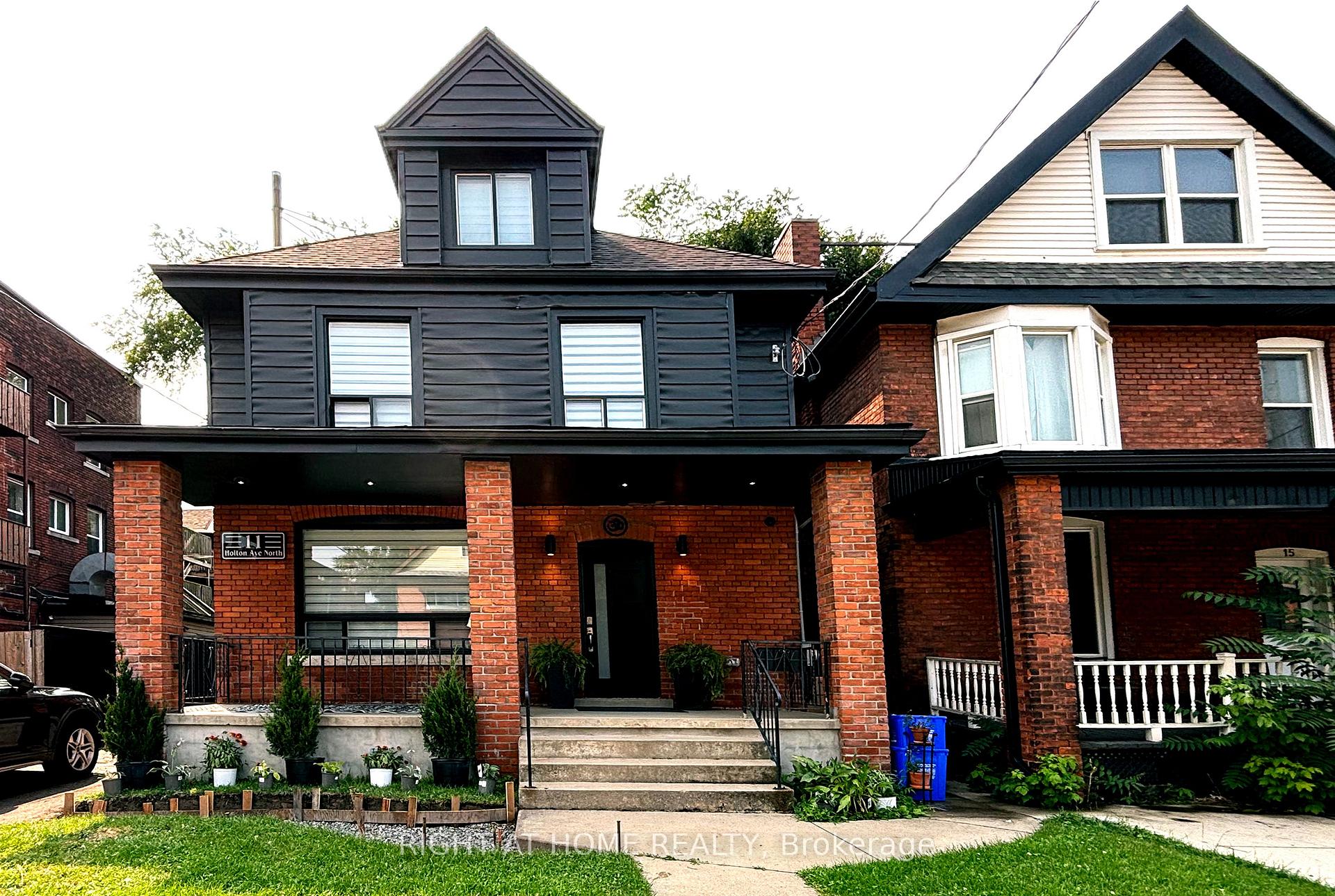 Front of Unit Upper, 11 Holton Avenue N
