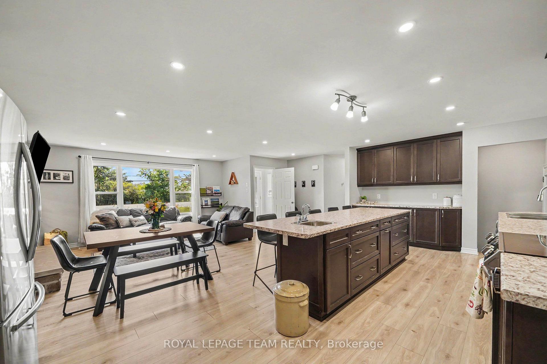 Photo 12 of 2477 Merivale Road, Ottawa, Rideau Heights/Ashdale/Rideau Glen — HOMEH