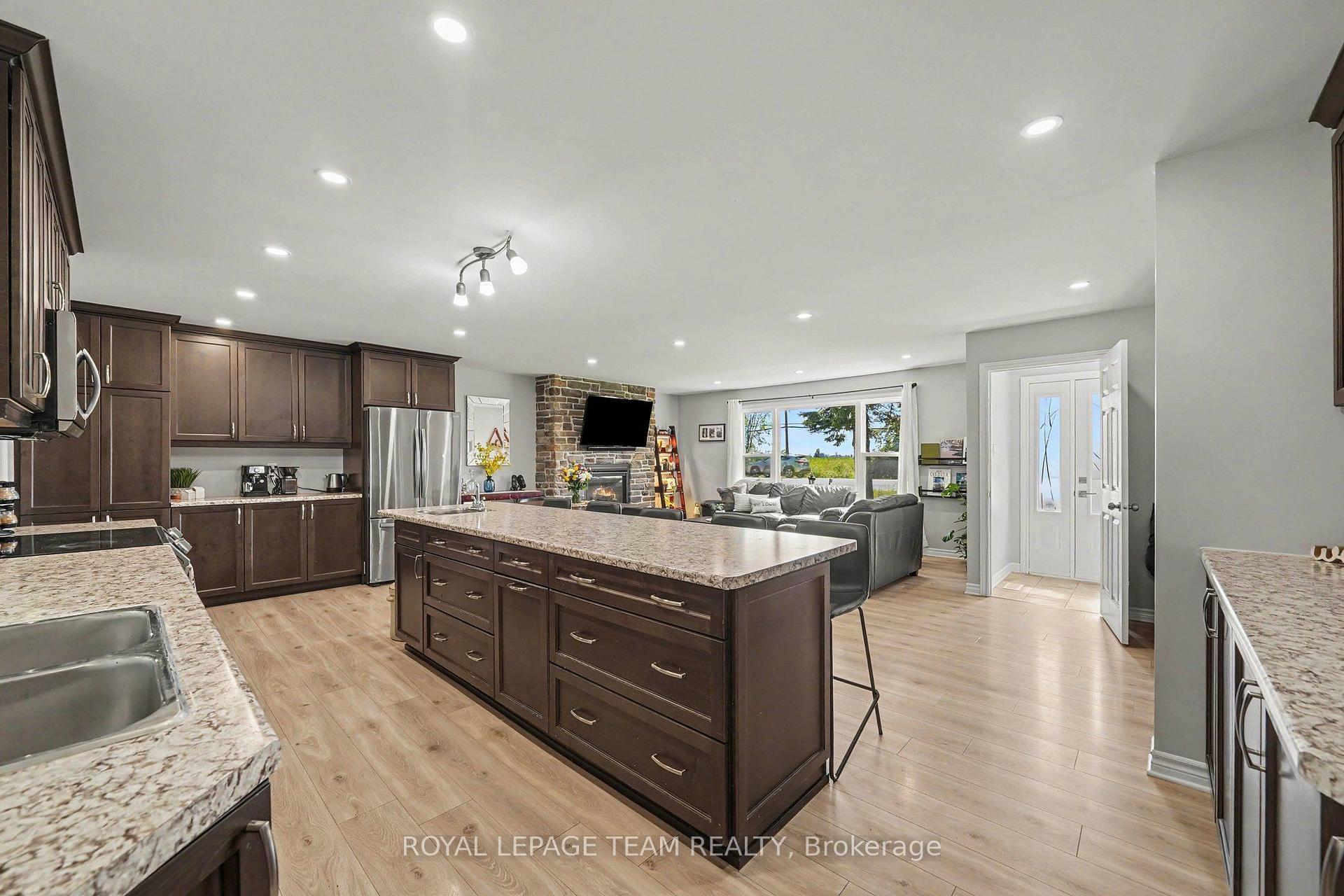 Photo 13 of 2477 Merivale Road, Ottawa, Rideau Heights/Ashdale/Rideau Glen — HOMEH