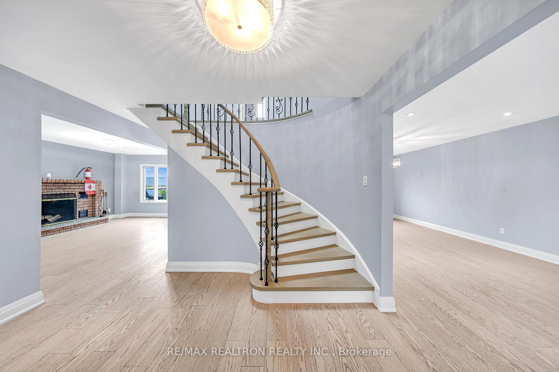 Photo 2 of Unit Upper, 141 Hialeah Crescent, Whitby, Blue Grass Meadows — HOMEH