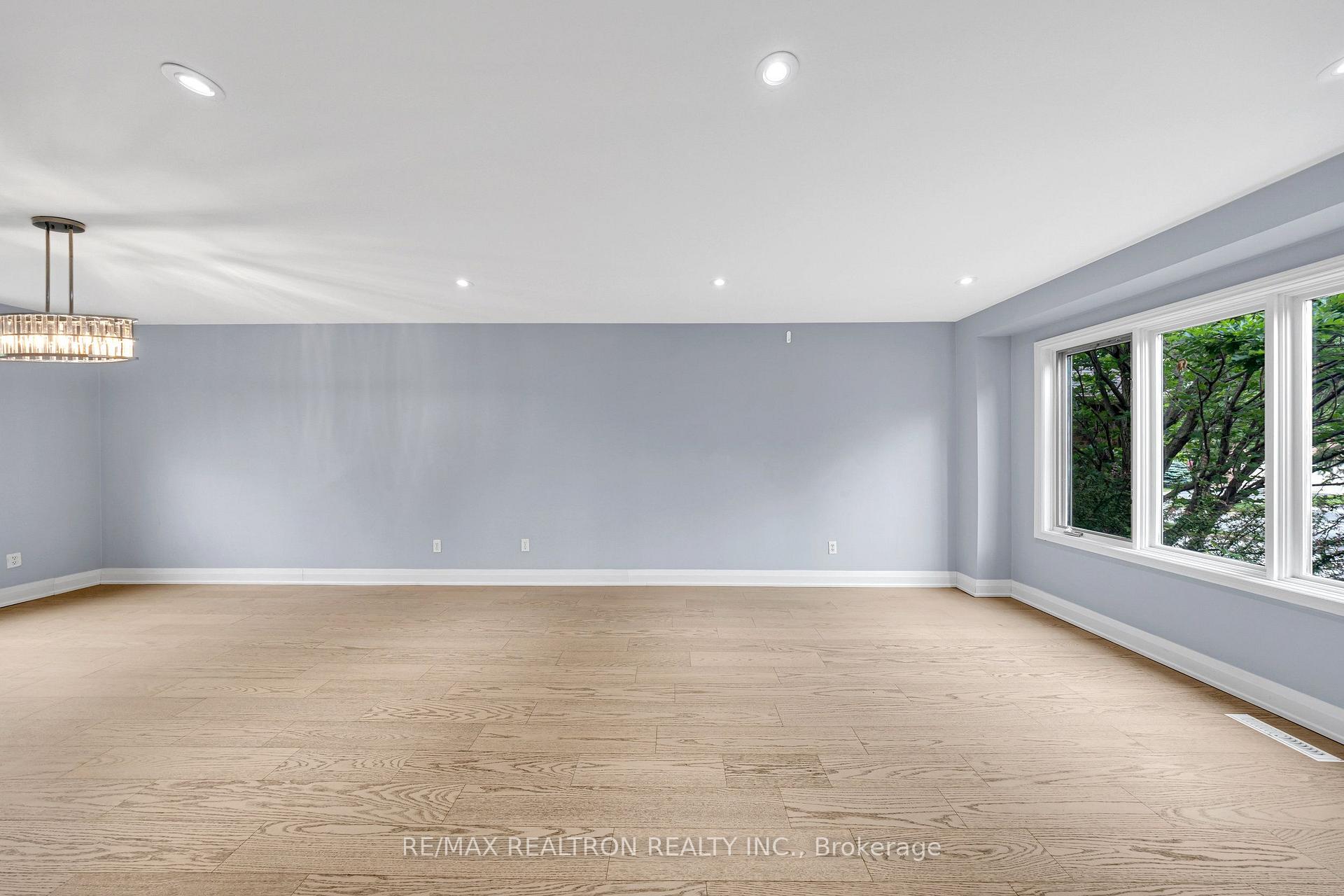 Photo 4 of Unit Upper, 141 Hialeah Crescent, Whitby, Blue Grass Meadows — HOMEH