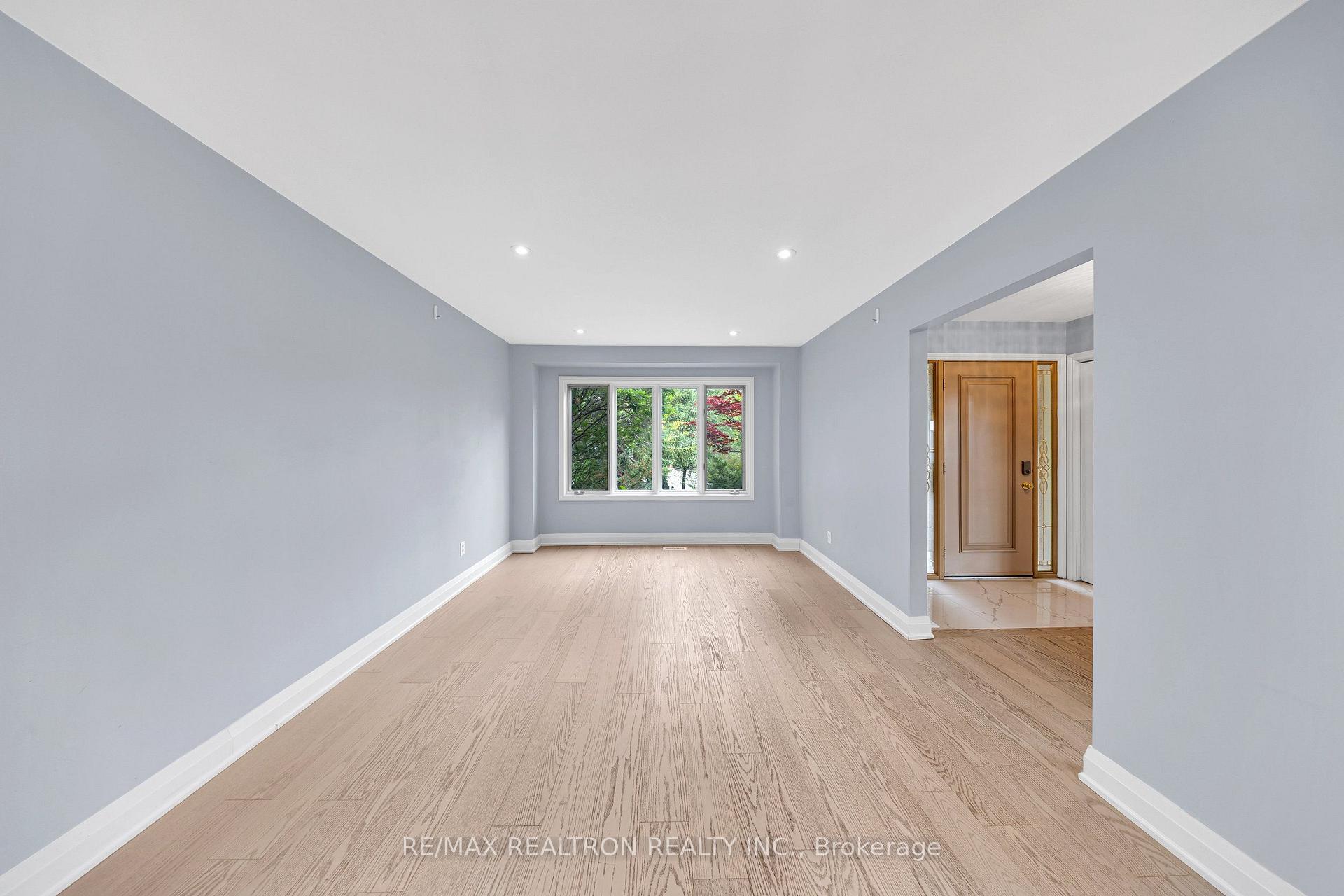 Photo 6 of Unit Upper, 141 Hialeah Crescent, Whitby, Blue Grass Meadows — HOMEH