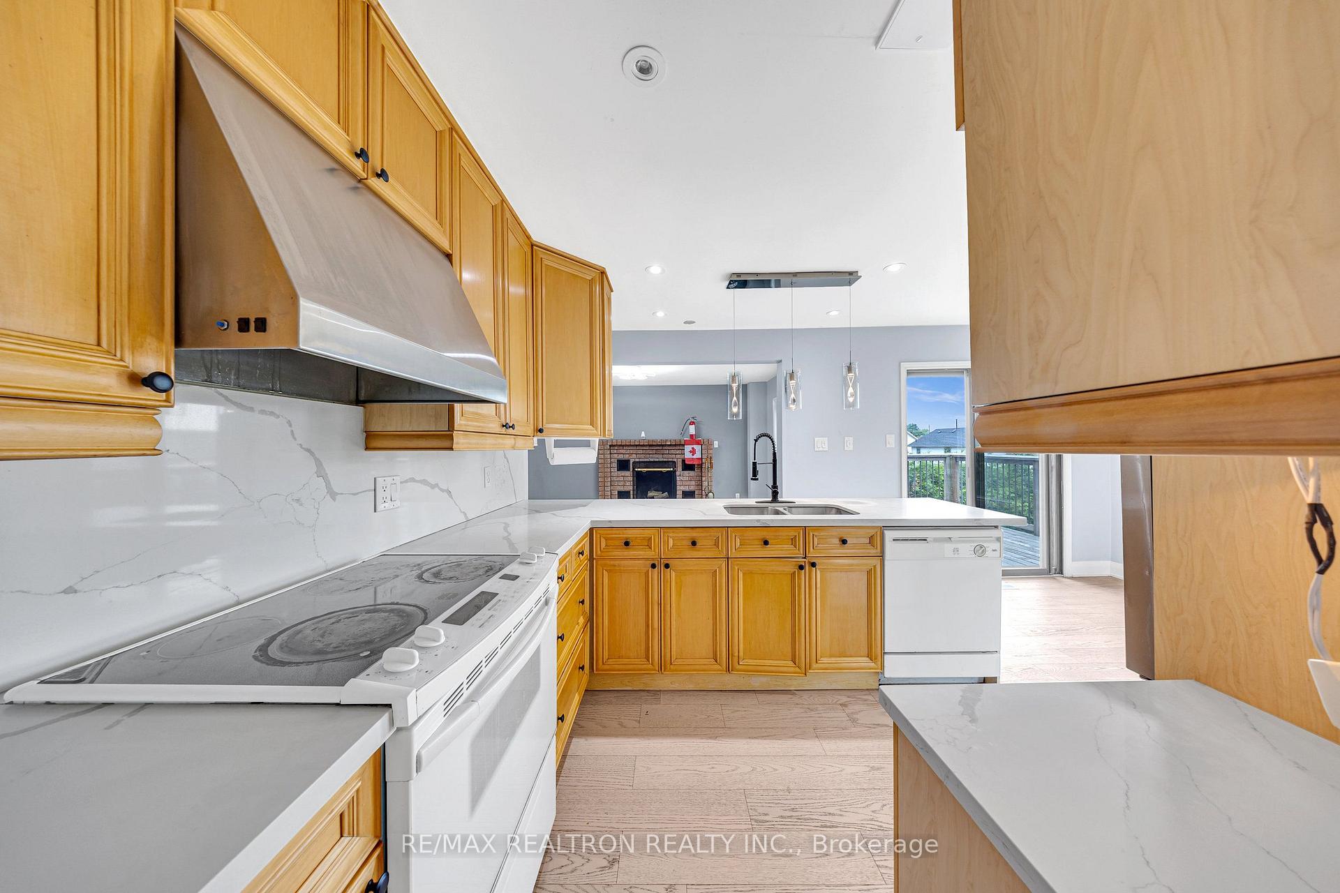 Photo 7 of Unit Upper, 141 Hialeah Crescent, Whitby, Blue Grass Meadows — HOMEH