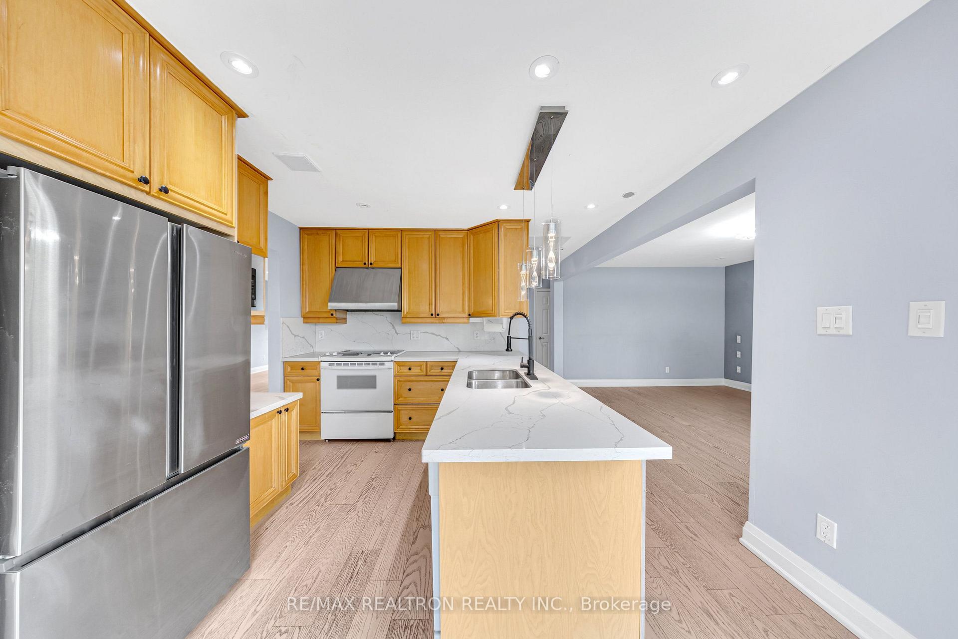 Photo 9 of Unit Upper, 141 Hialeah Crescent, Whitby, Blue Grass Meadows — HOMEH
