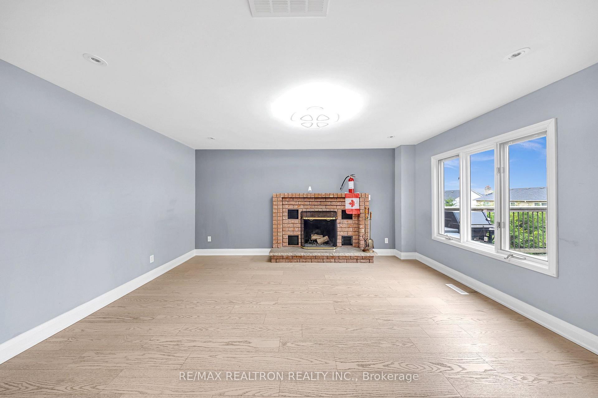 Photo 12 of Unit Upper, 141 Hialeah Crescent, Whitby, Blue Grass Meadows — HOMEH