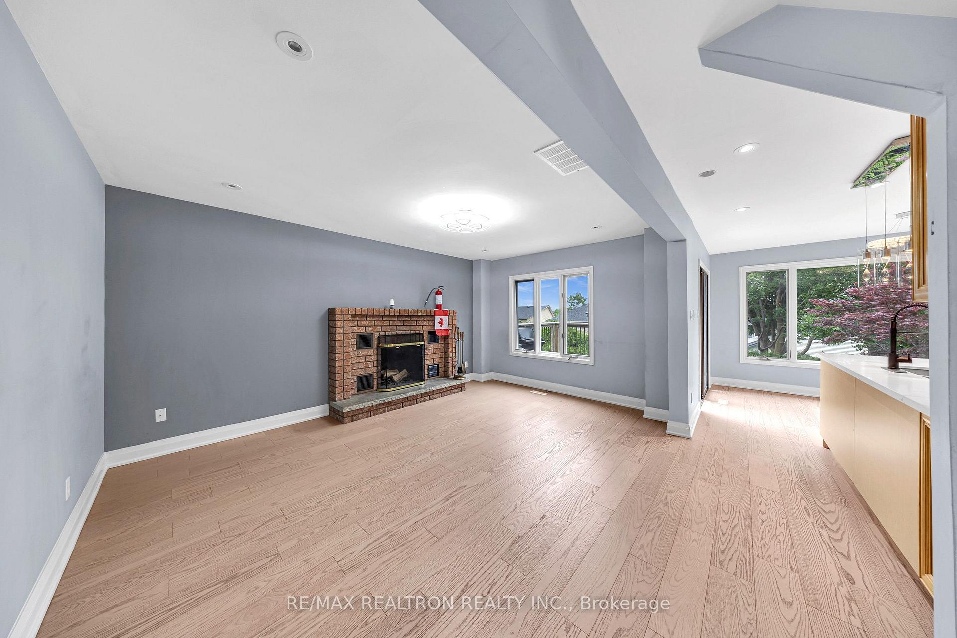 Photo 13 of Unit Upper, 141 Hialeah Crescent, Whitby, Blue Grass Meadows — HOMEH