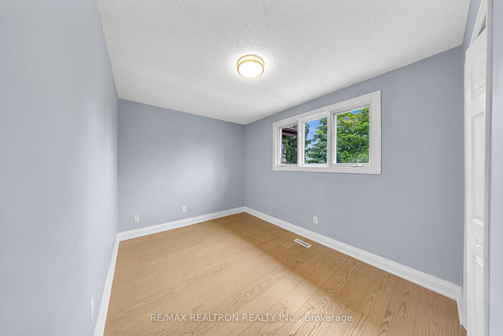 Photo 16 of Unit Upper, 141 Hialeah Crescent, Whitby, Blue Grass Meadows — HOMEH