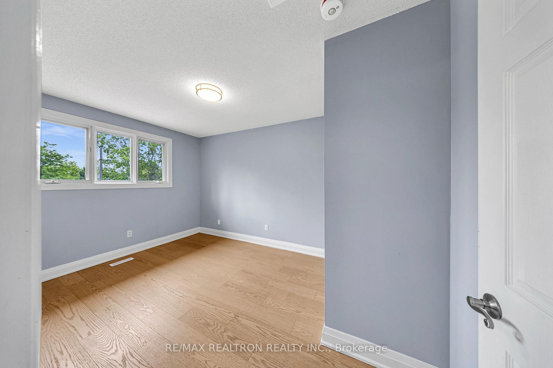 Photo 18 of Unit Upper, 141 Hialeah Crescent, Whitby, Blue Grass Meadows — HOMEH