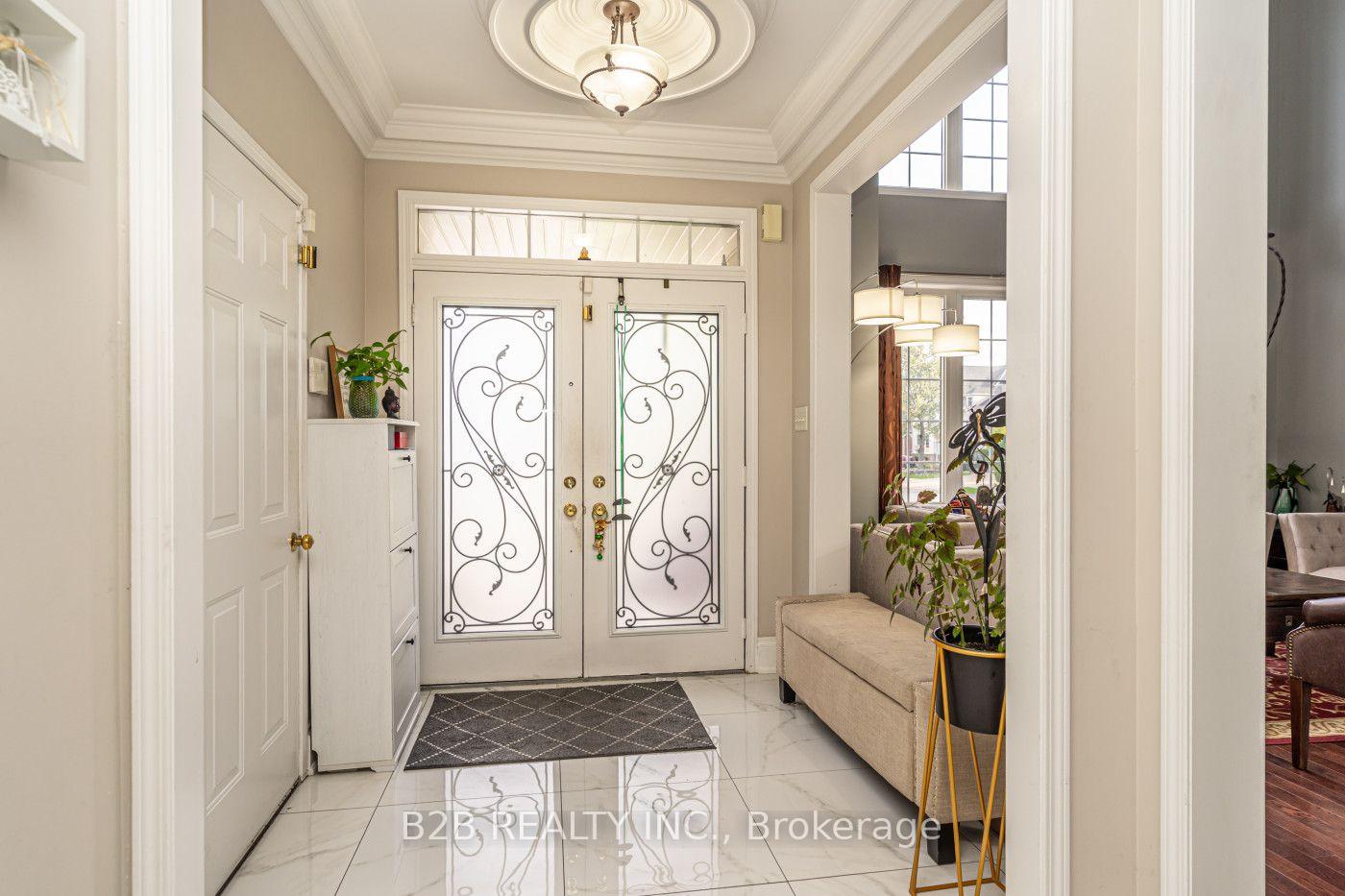 Photo 4 of 12 Valleywest Road, Brampton, Vales of Castlemore — HOMEH