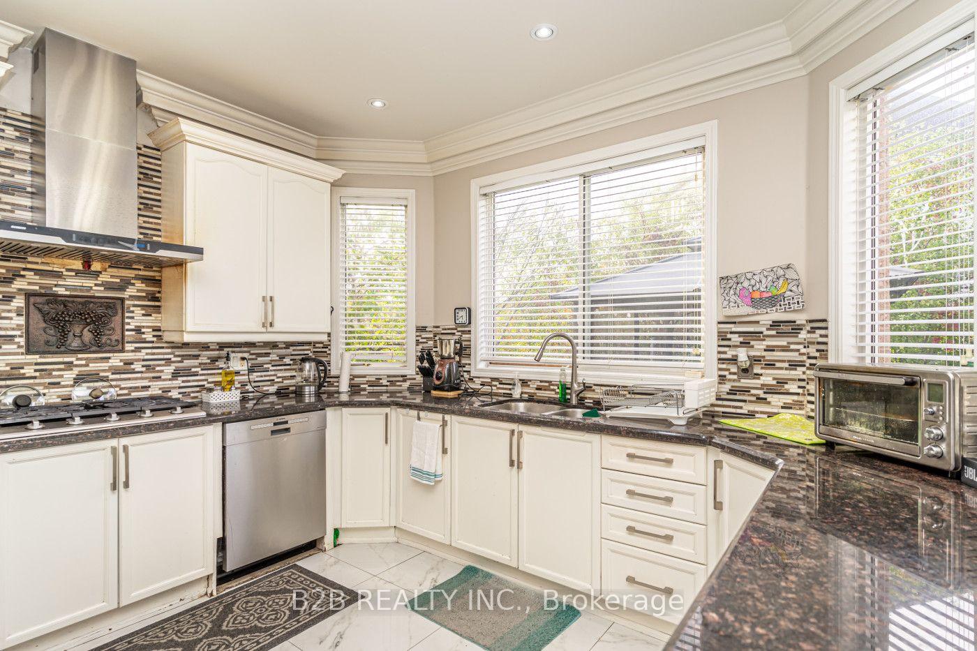 Photo 14 of 12 Valleywest Road, Brampton, Vales of Castlemore — HOMEH