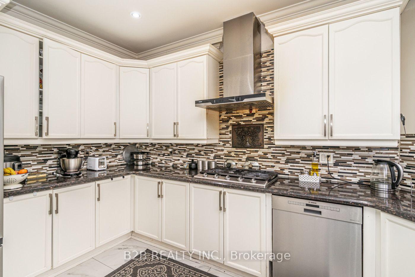 Photo 15 of 12 Valleywest Road, Brampton, Vales of Castlemore — HOMEH