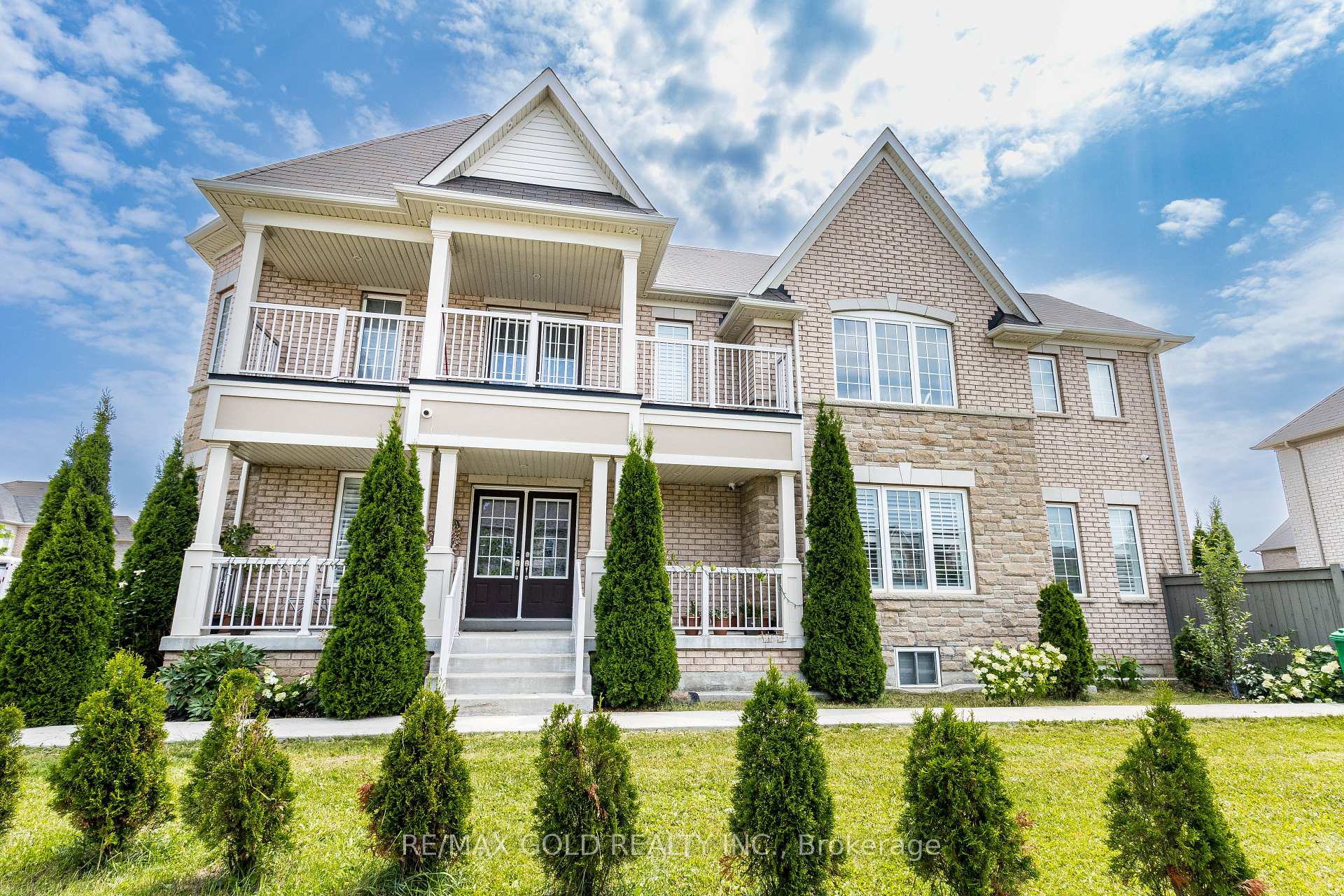 Photo 2 of 110 Banbridge Crescent, Brampton, Credit Valley — HOMEH