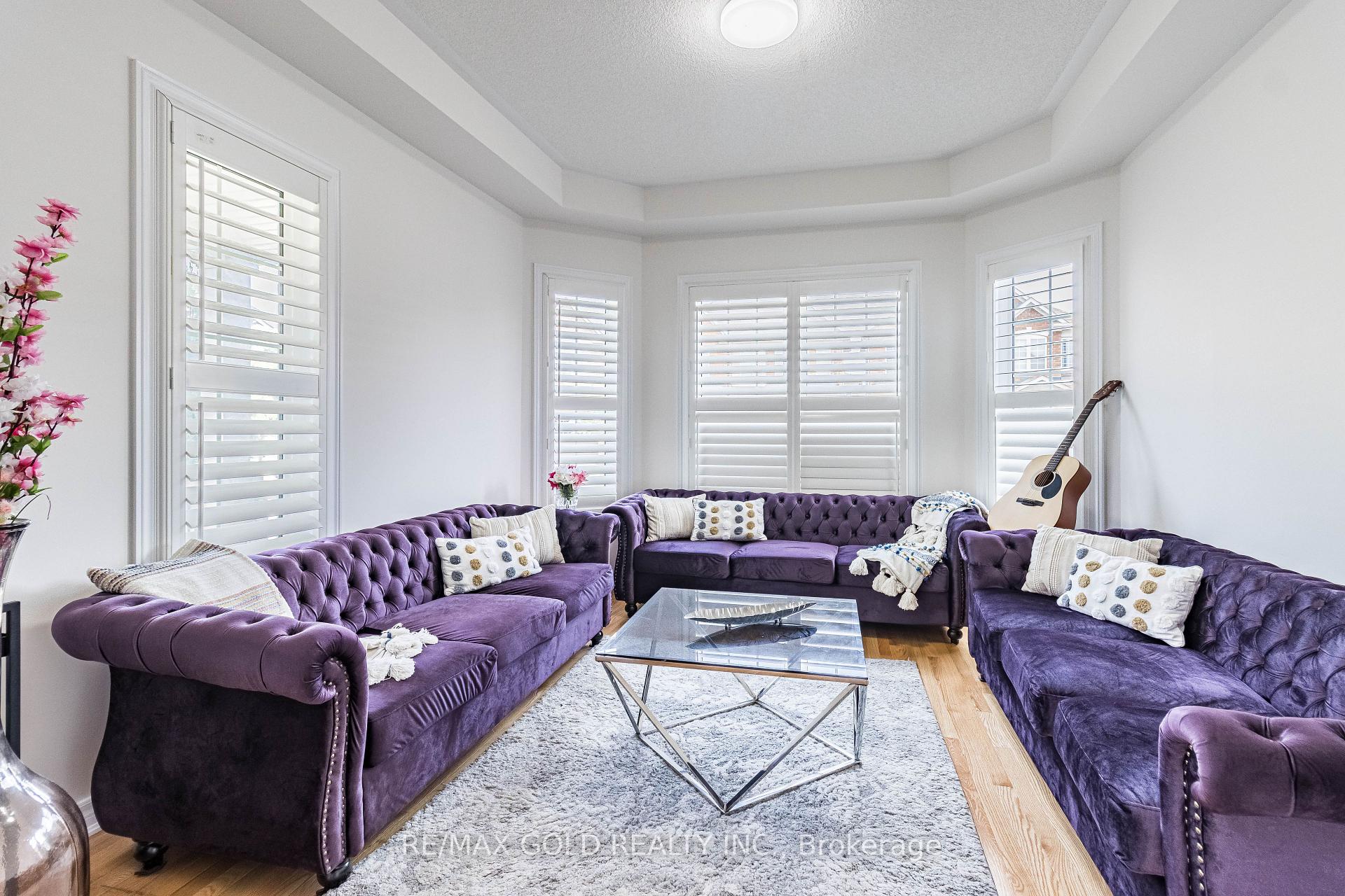 Photo 5 of 110 Banbridge Crescent, Brampton, Credit Valley — HOMEH