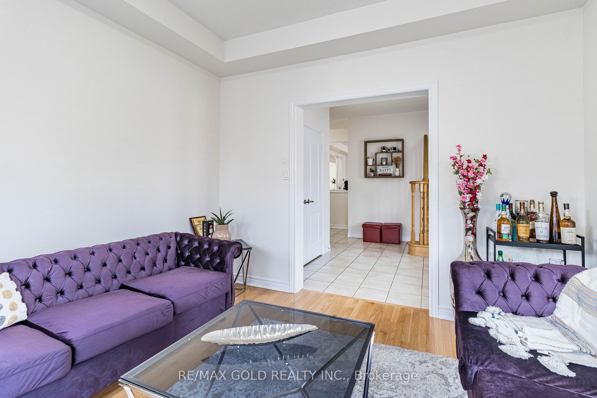 Photo 6 of 110 Banbridge Crescent, Brampton, Credit Valley — HOMEH