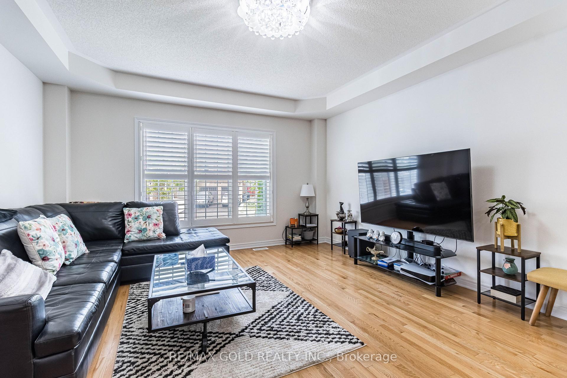 Photo 7 of 110 Banbridge Crescent, Brampton, Credit Valley — HOMEH