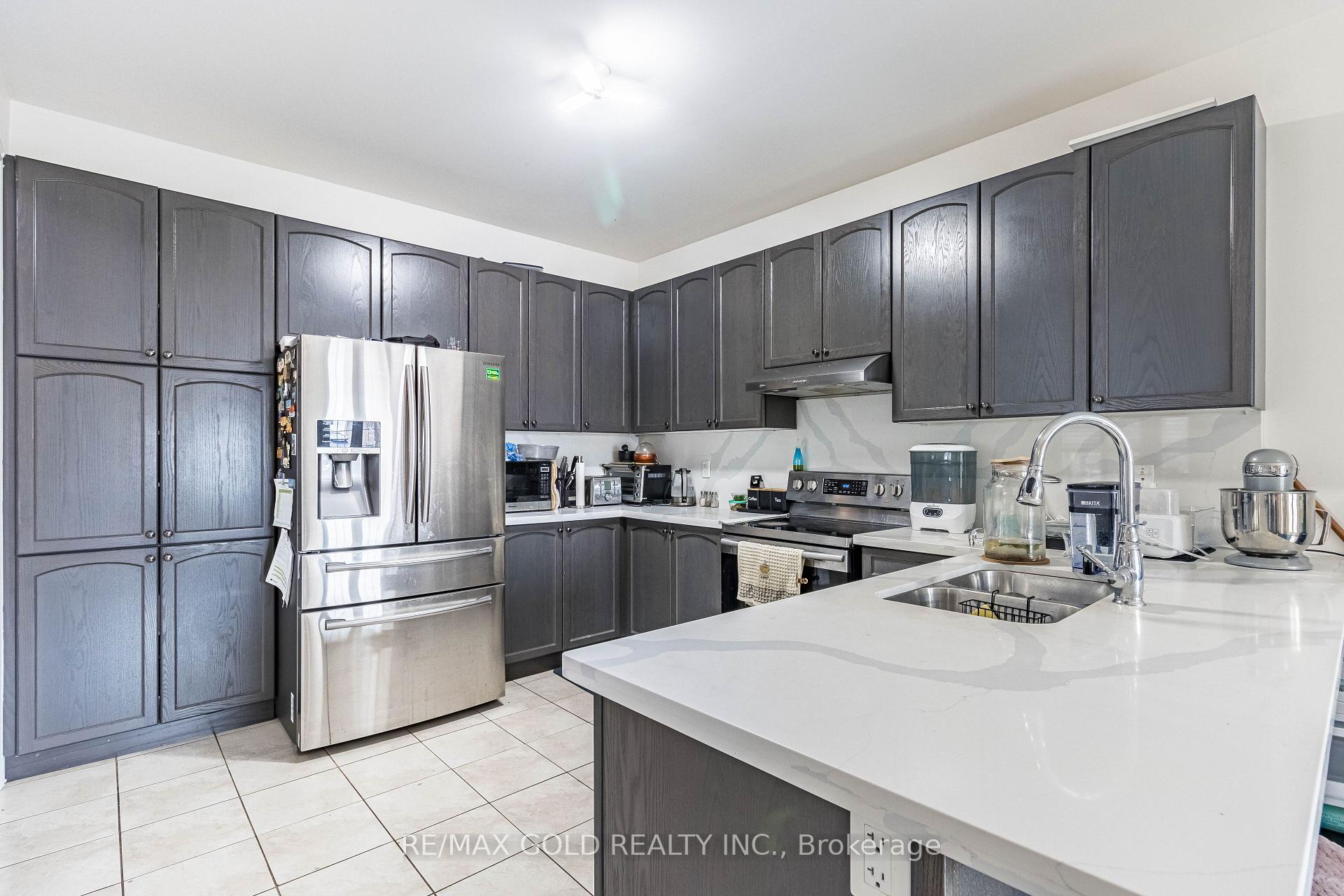 Photo 9 of 110 Banbridge Crescent, Brampton, Credit Valley — HOMEH