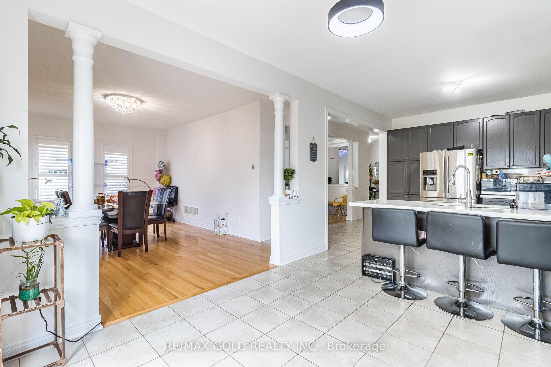 Photo 11 of 110 Banbridge Crescent, Brampton, Credit Valley — HOMEH