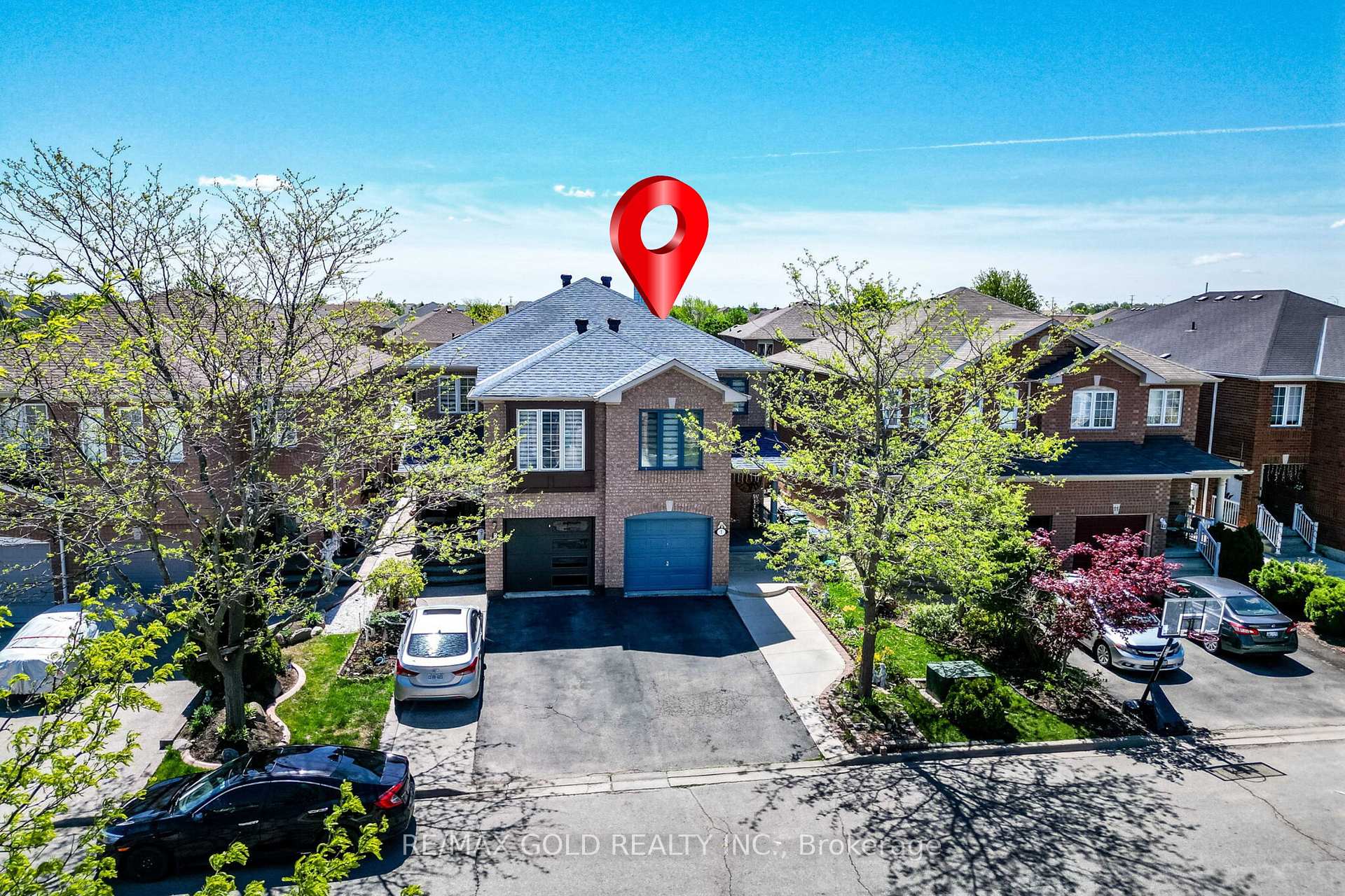 Photo 3 of 7 Roadmaster Lane, Brampton, Fletcher's Meadow — HOMEH
