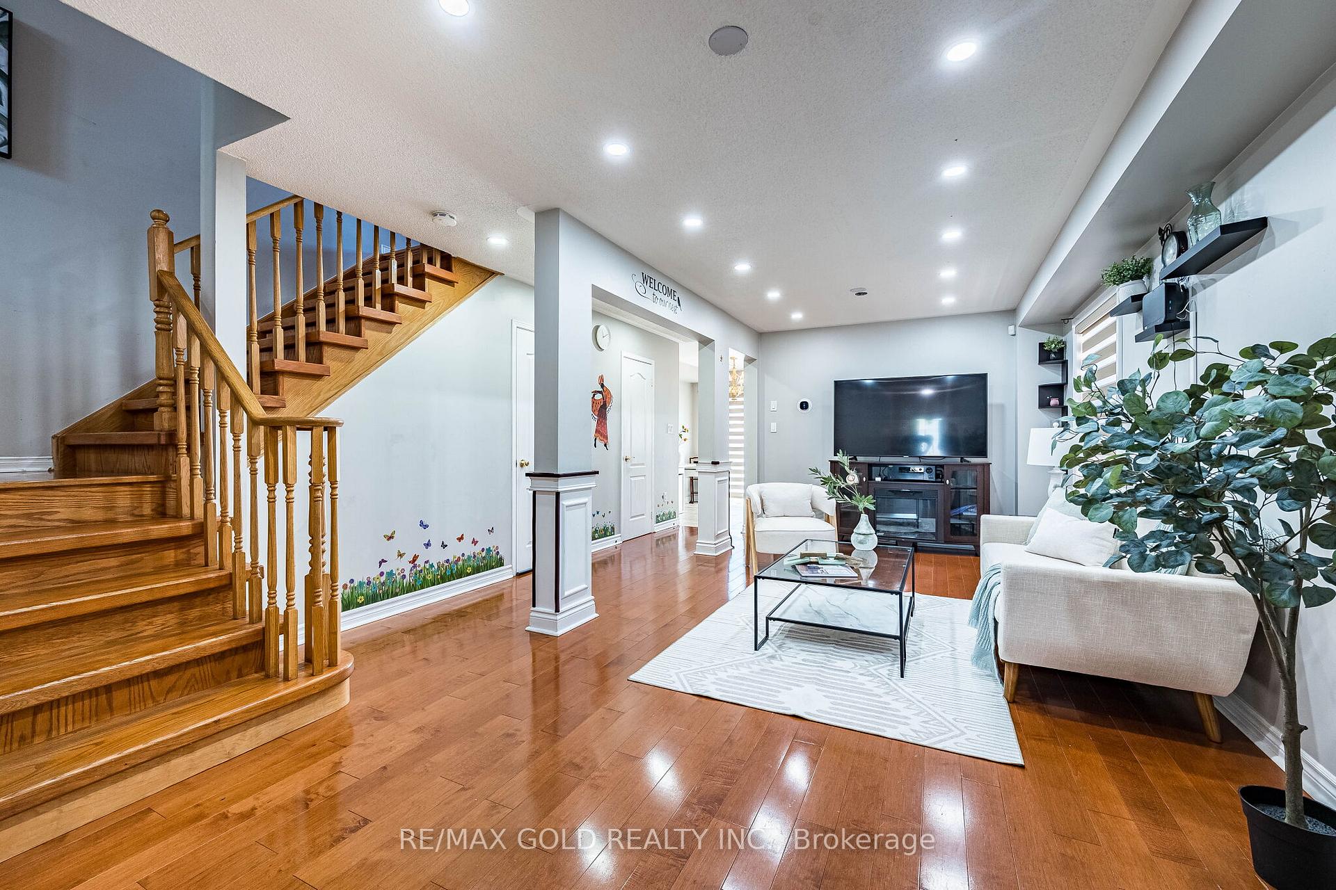 Photo 6 of 7 Roadmaster Lane, Brampton, Fletcher's Meadow — HOMEH