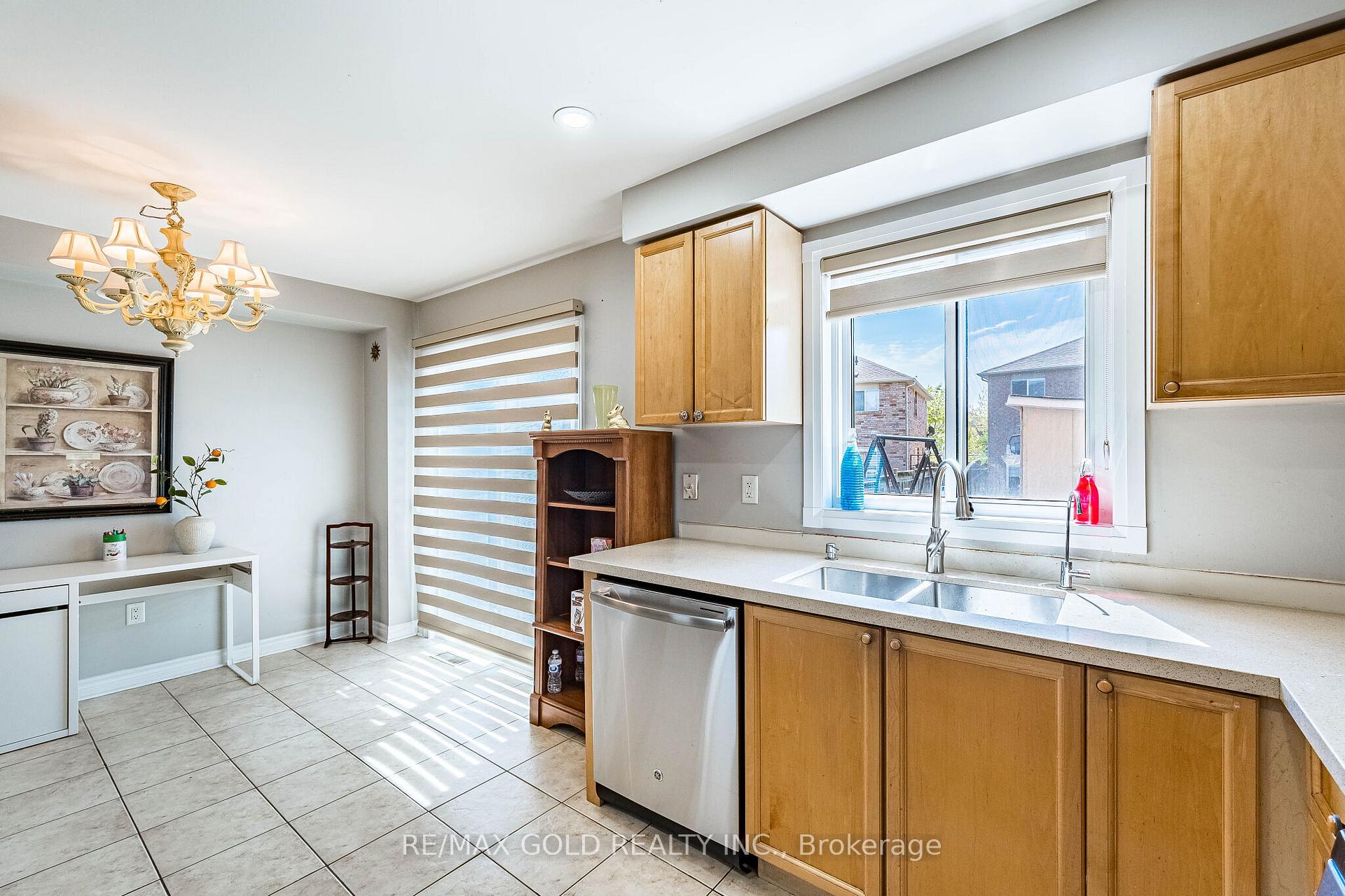 Photo 15 of 7 Roadmaster Lane, Brampton, Fletcher's Meadow — HOMEH