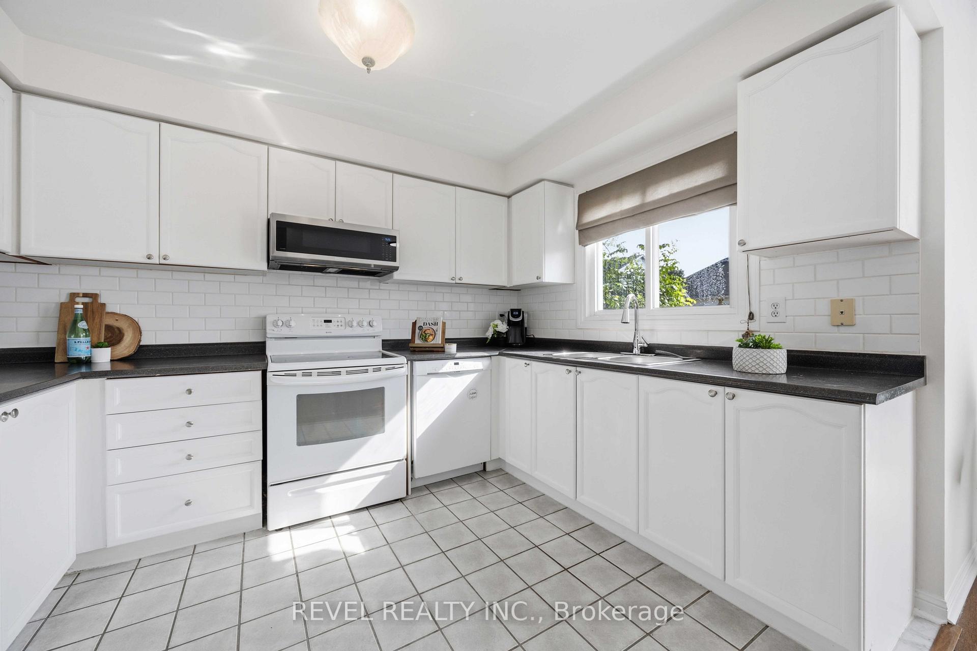 Photo 16 of 56 Greengrove Way, Whitby, Rolling Acres — HOMEH
