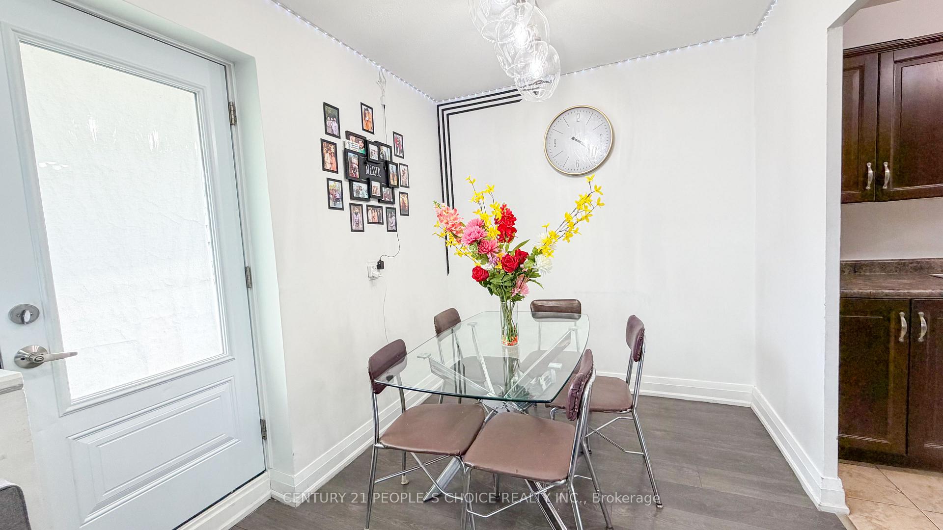 Photo 3 of Unit 201, 2485 Woking Crescent, Mississauga, Sheridan — HOMEH