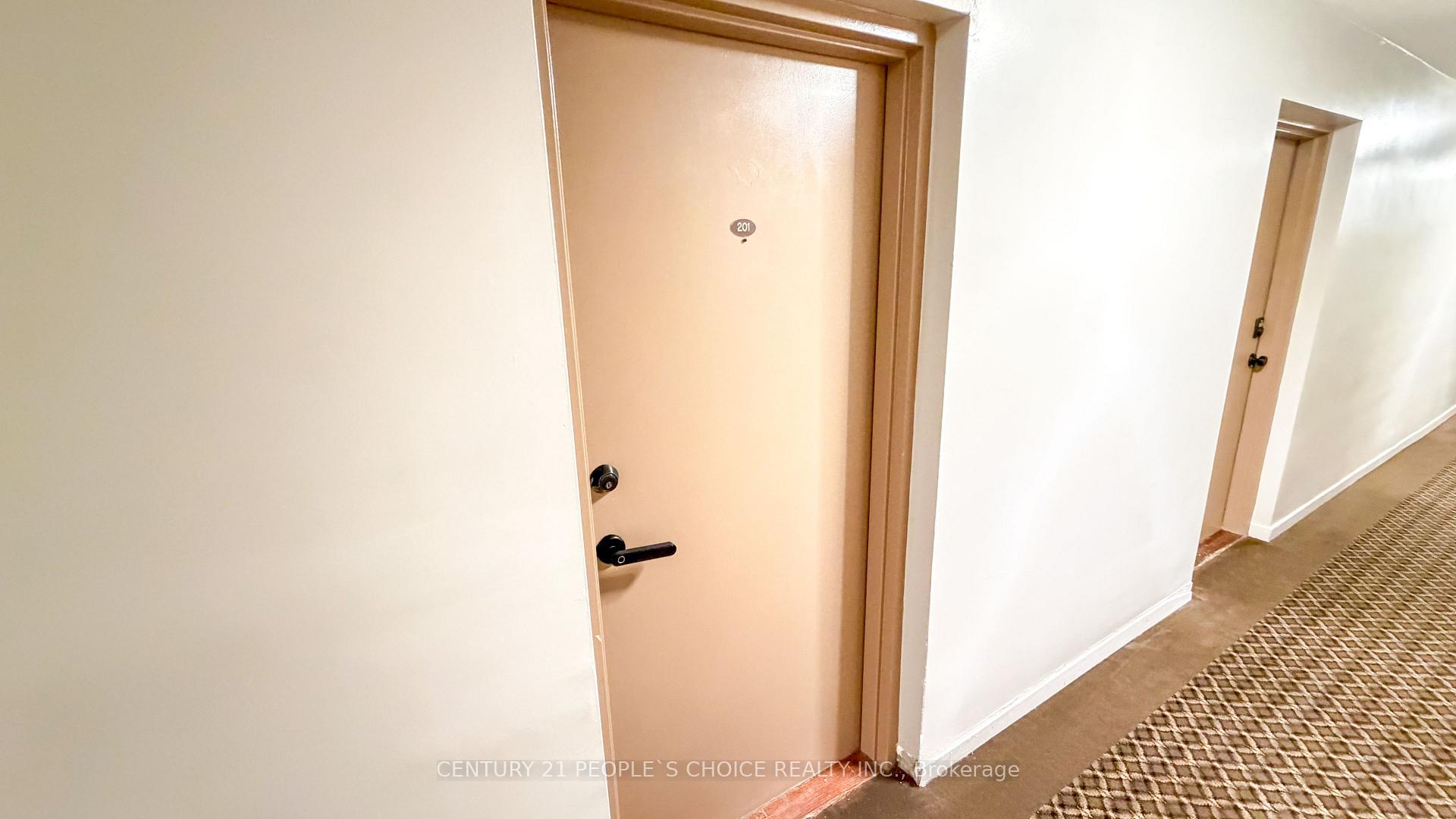 Photo 4 of Unit 201, 2485 Woking Crescent, Mississauga, Sheridan — HOMEH