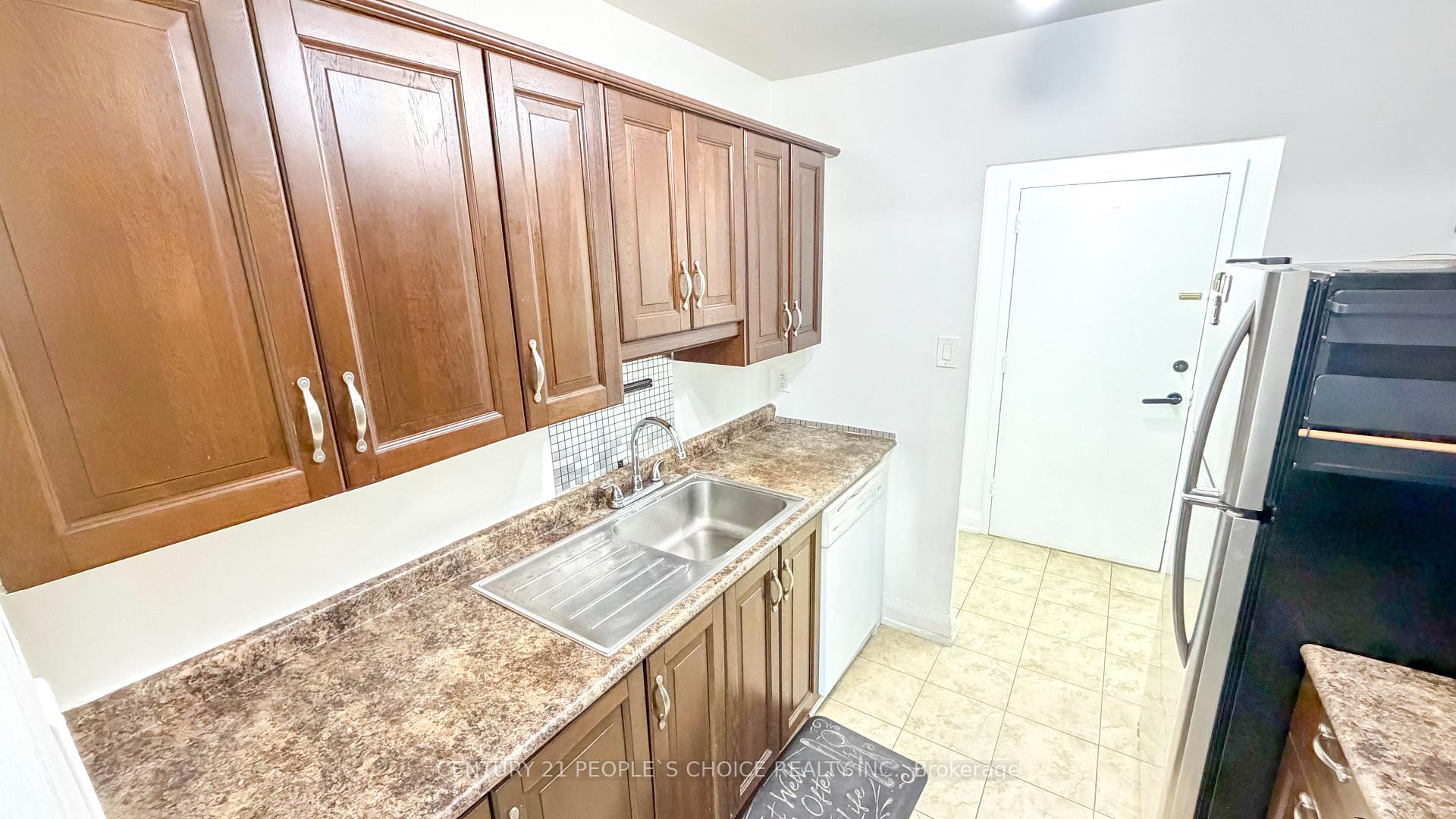 Photo 6 of Unit 201, 2485 Woking Crescent, Mississauga, Sheridan — HOMEH