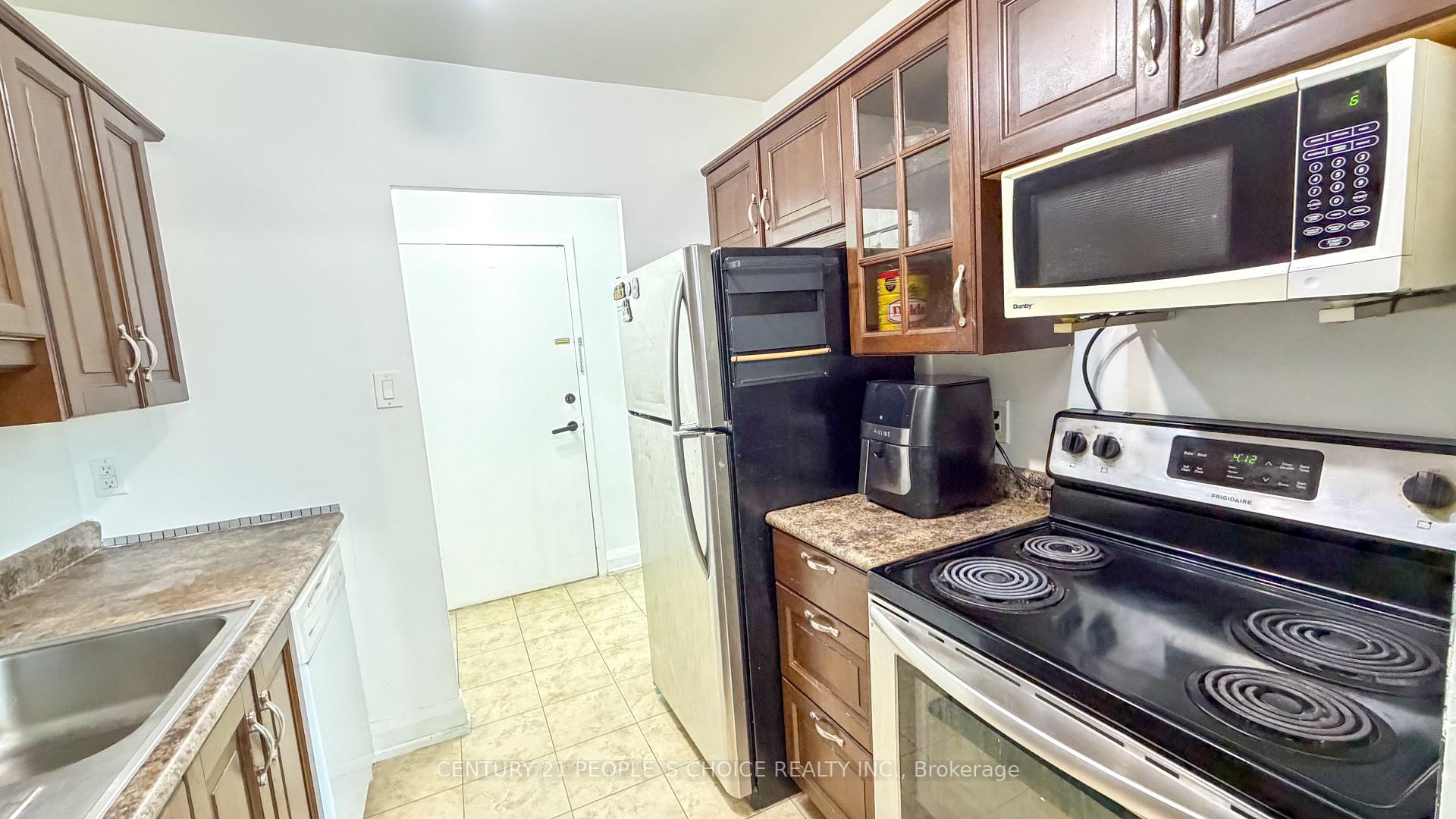 Photo 7 of Unit 201, 2485 Woking Crescent, Mississauga, Sheridan — HOMEH