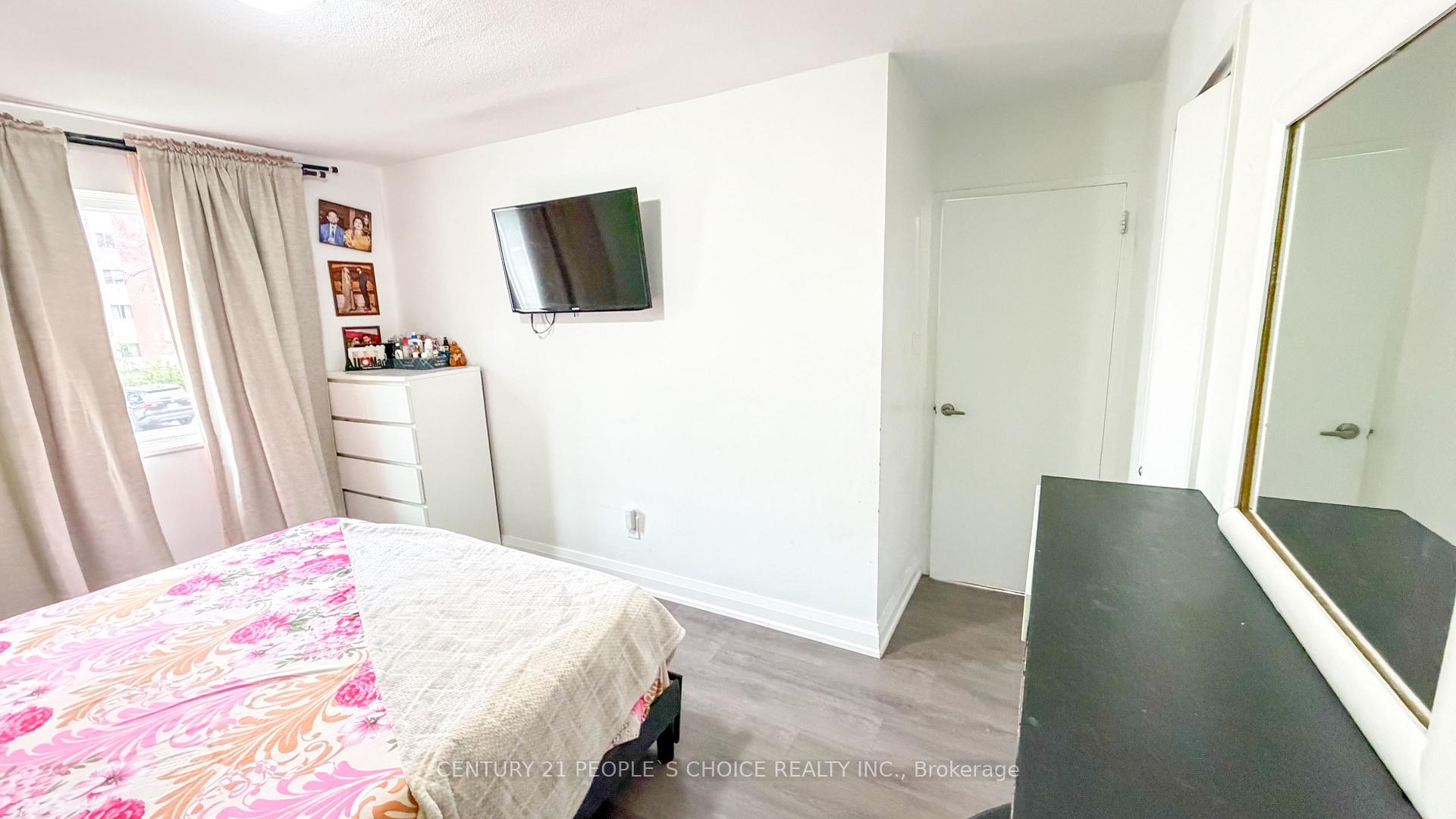 Photo 13 of Unit 201, 2485 Woking Crescent, Mississauga, Sheridan — HOMEH