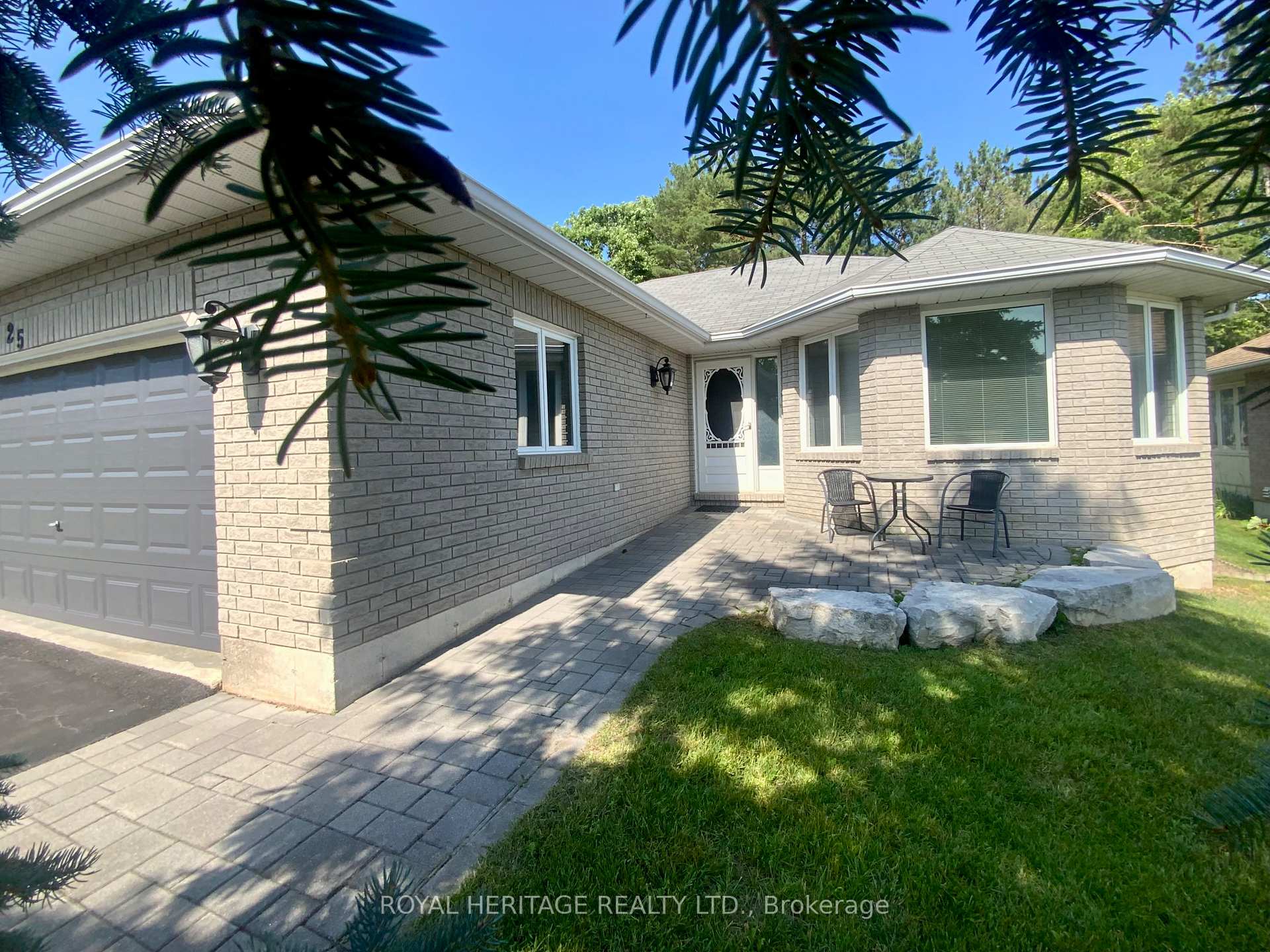 Photo 2 of 25 Hillview Drive, Kawartha Lakes, Bobcaygeon — HOMEH