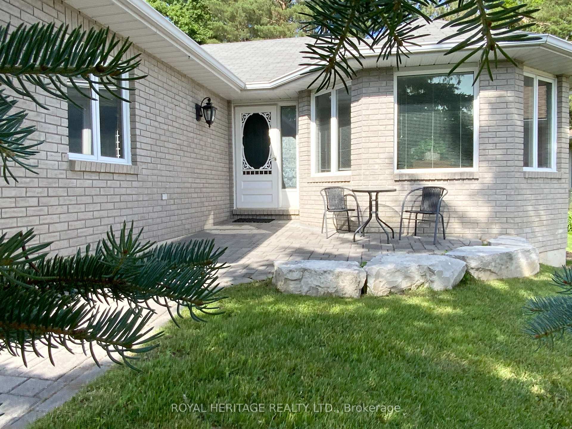 Photo 3 of 25 Hillview Drive, Kawartha Lakes, Bobcaygeon — HOMEH