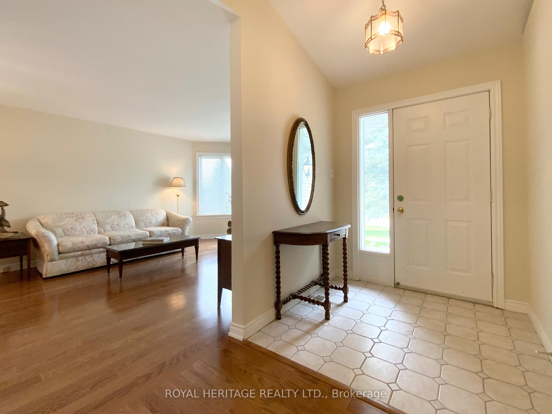 Photo 5 of 25 Hillview Drive, Kawartha Lakes, Bobcaygeon — HOMEH