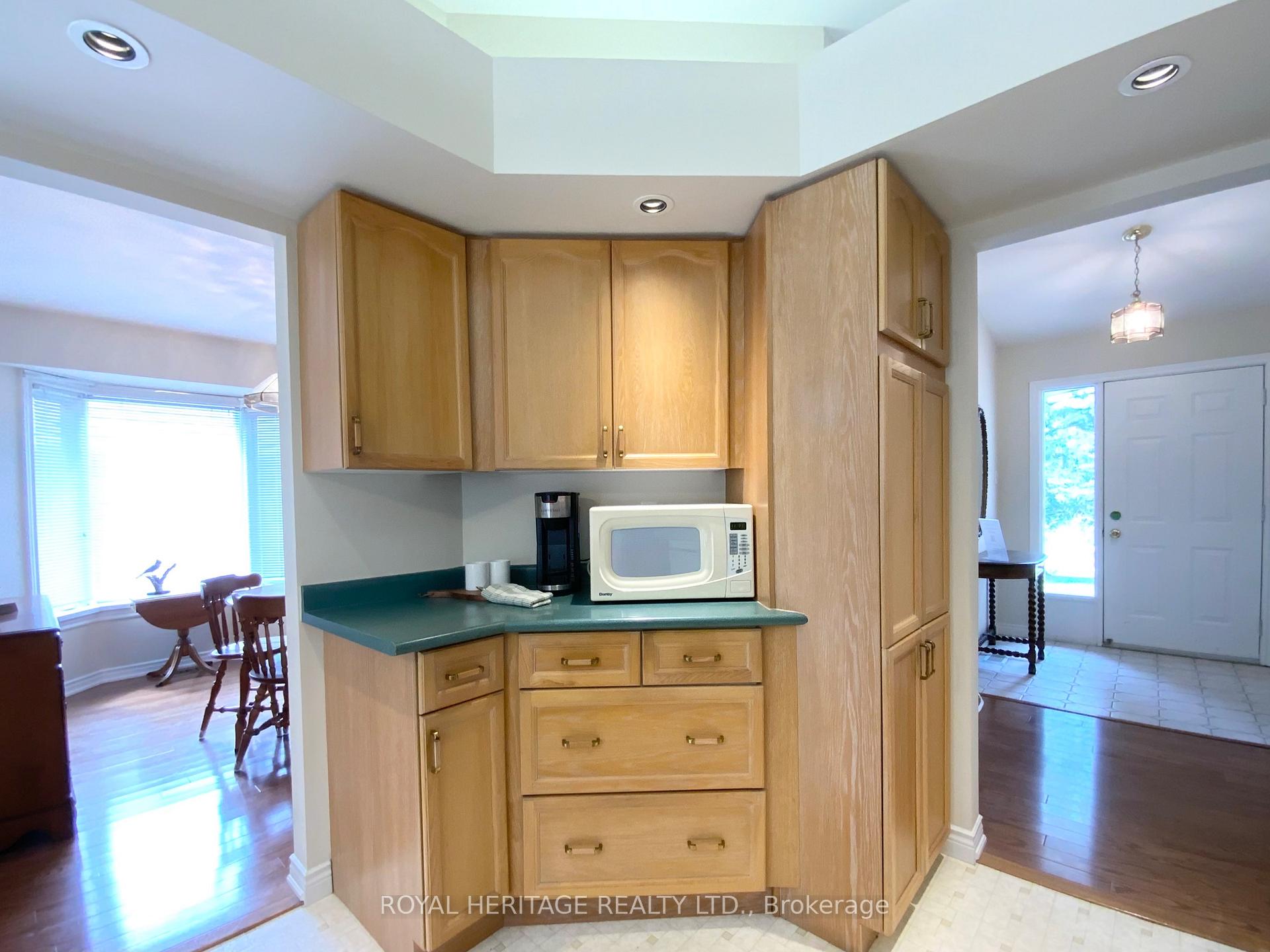 Photo 6 of 25 Hillview Drive, Kawartha Lakes, Bobcaygeon — HOMEH