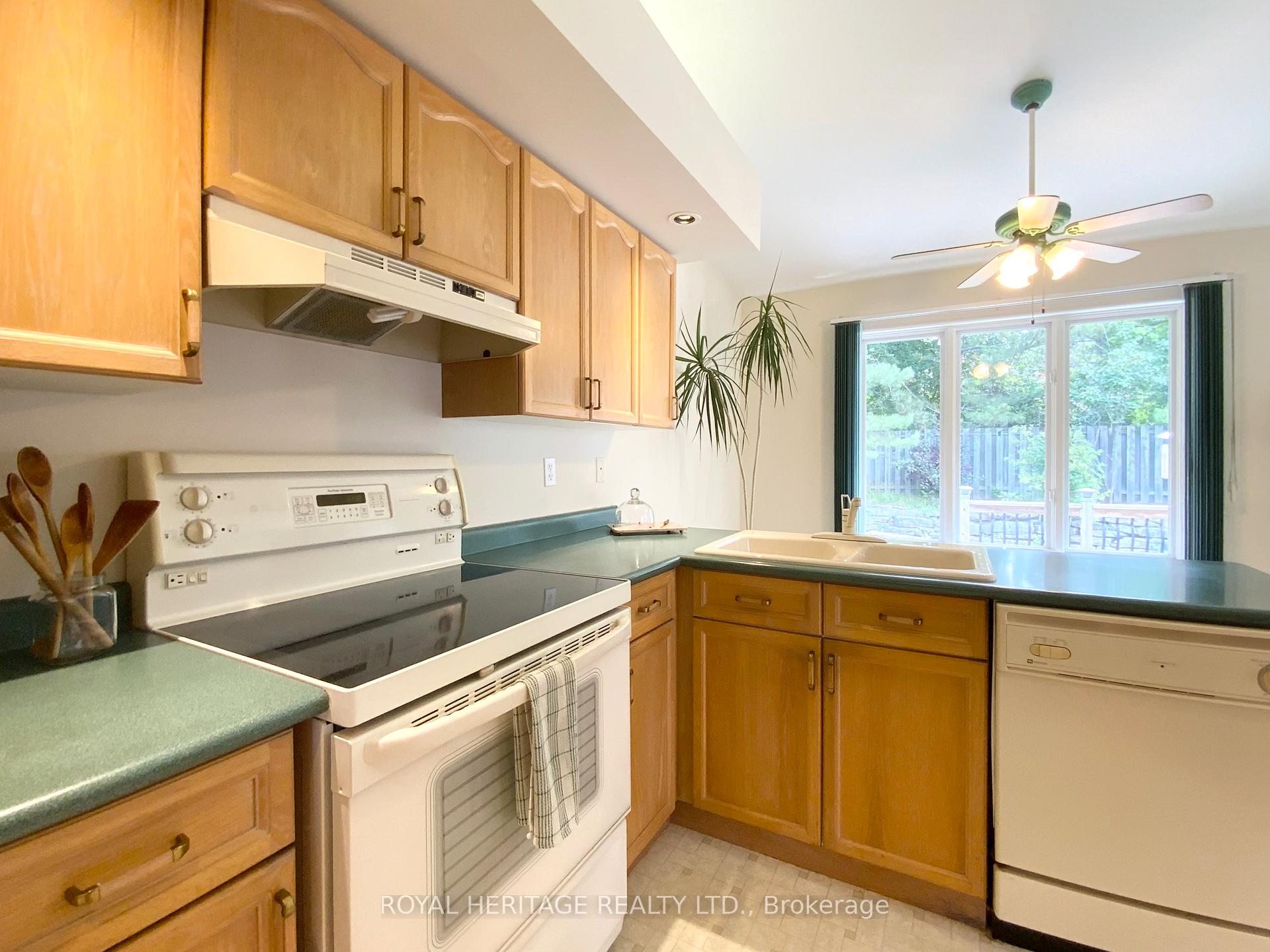 Photo 7 of 25 Hillview Drive, Kawartha Lakes, Bobcaygeon — HOMEH