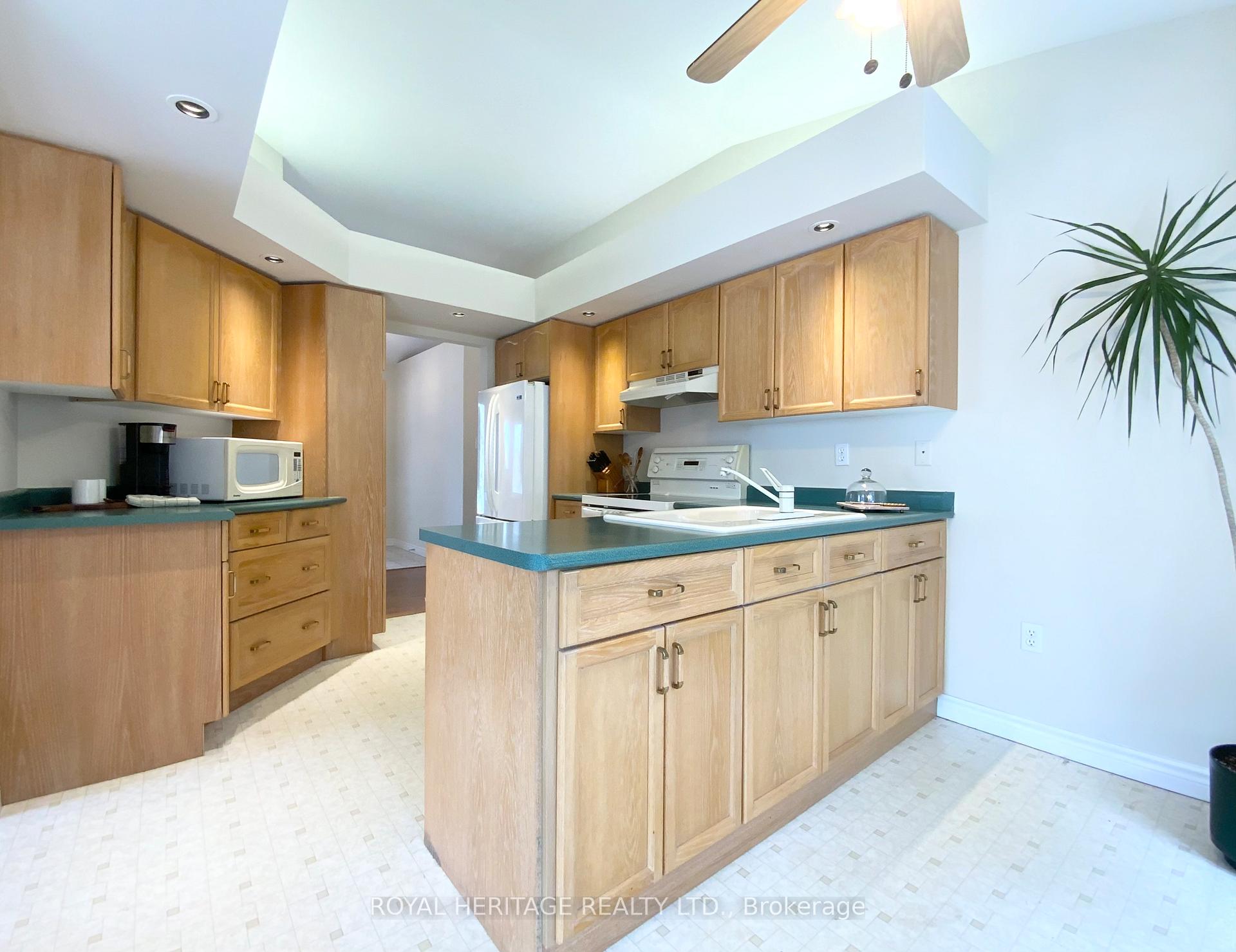 Photo 8 of 25 Hillview Drive, Kawartha Lakes, Bobcaygeon — HOMEH