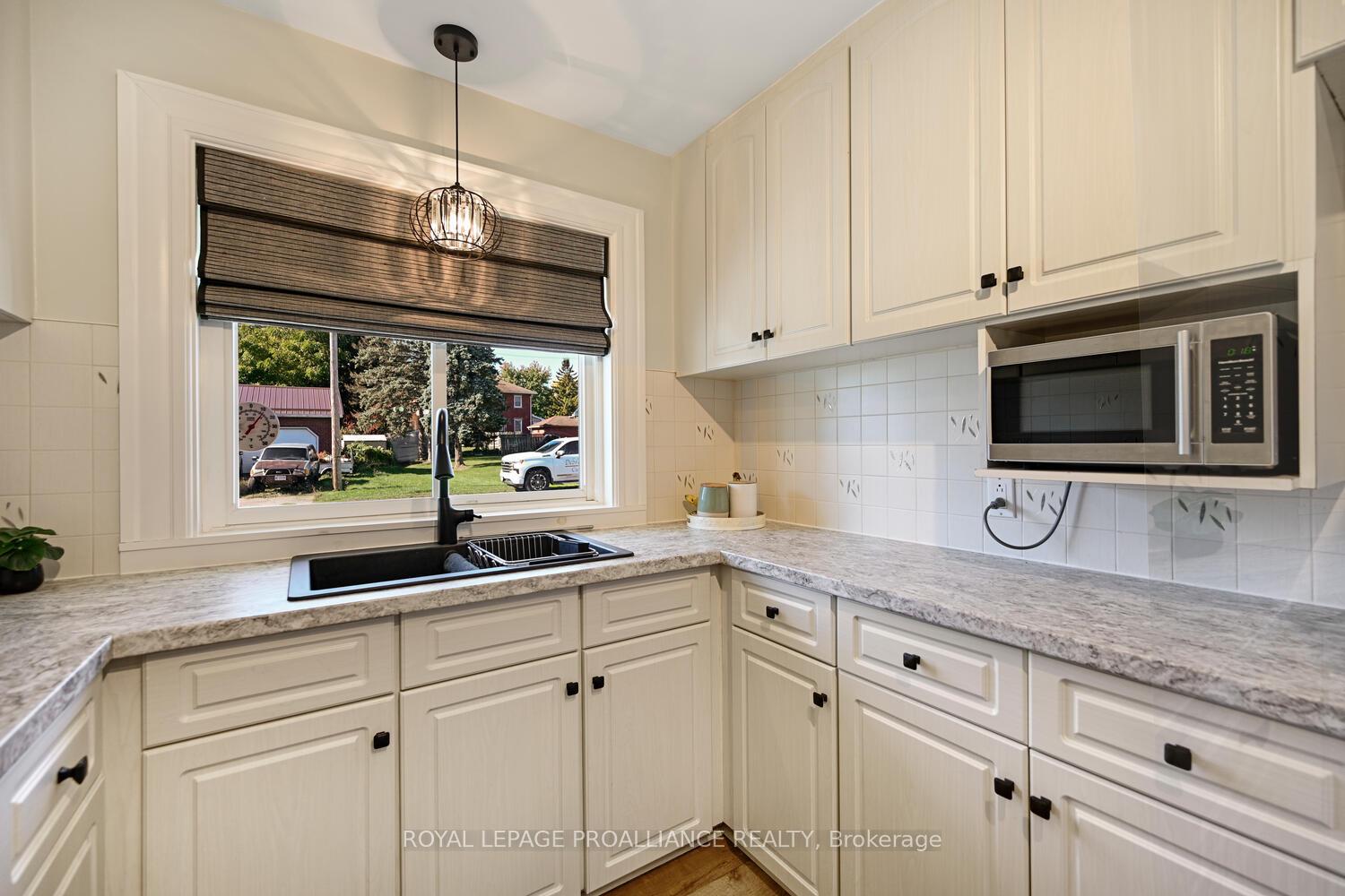 Photo 10 of 825 Joseph Street, Edwardsburgh/Cardinal, Town of Cardinal — HOMEH