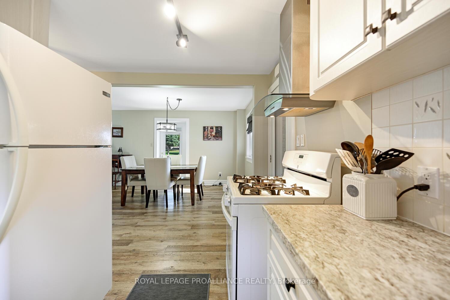 Photo 11 of 825 Joseph Street, Edwardsburgh/Cardinal, Town of Cardinal — HOMEH