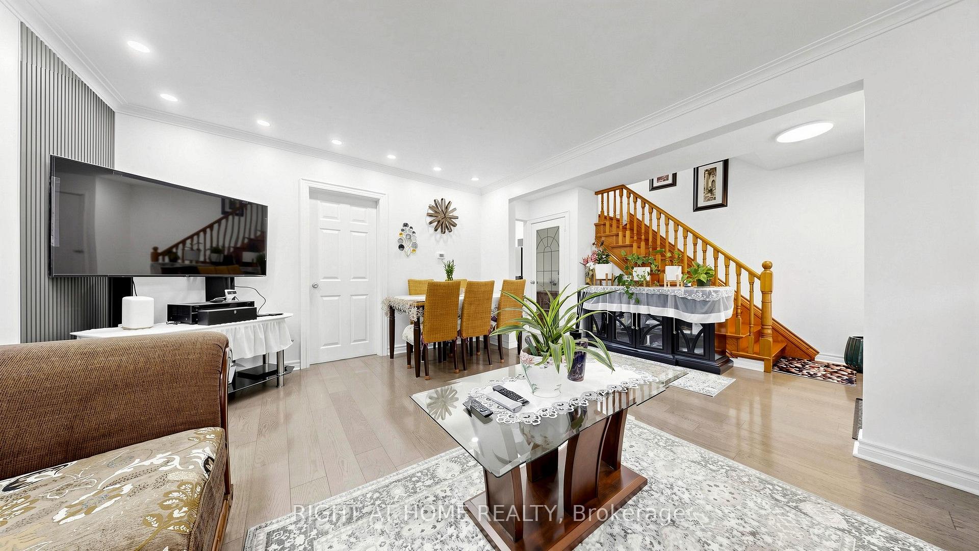 Photo 5 of 22 Brigham Court, Etobicoke, Elms-Old Rexdale — HOMEH