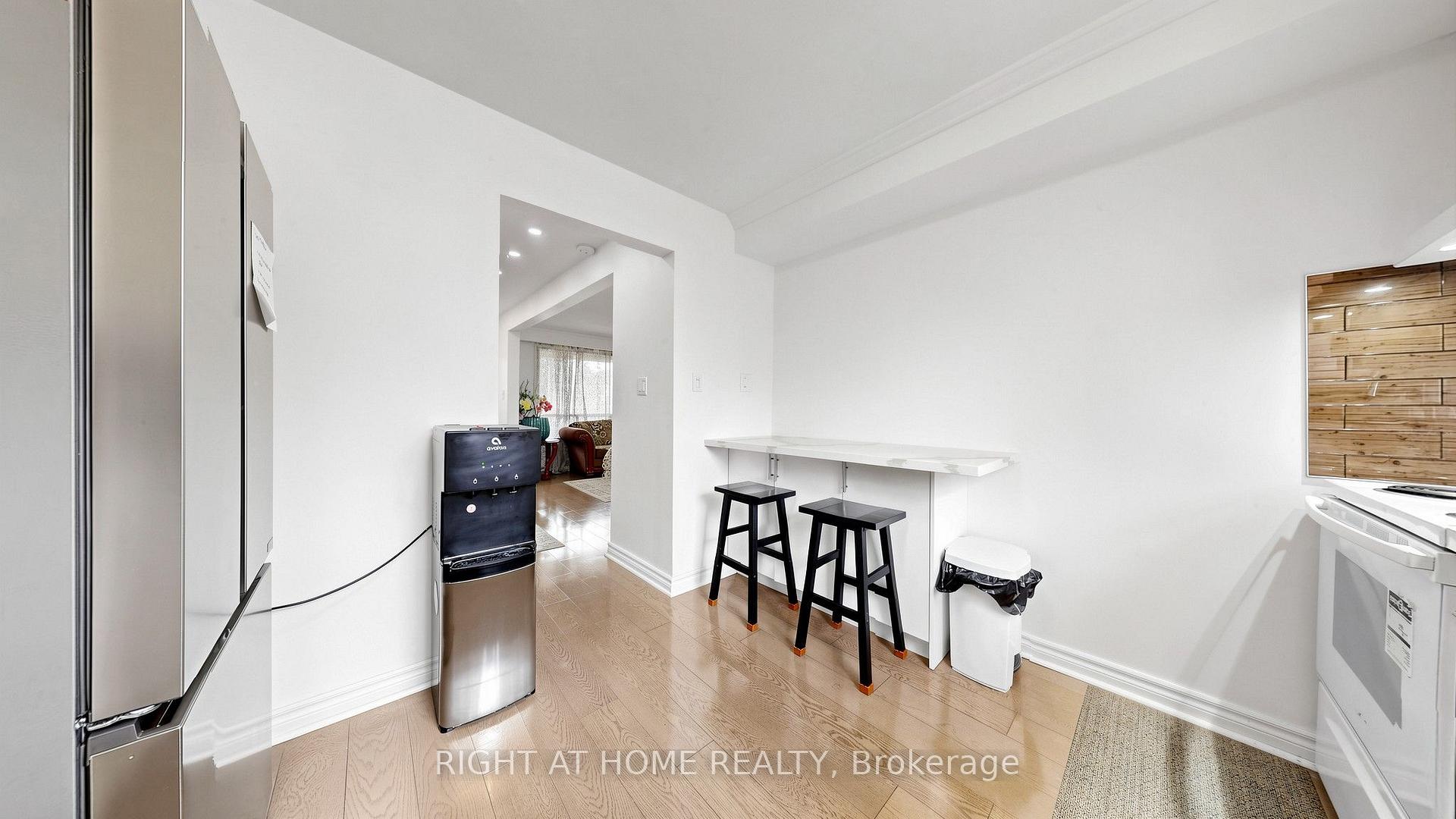 Photo 8 of 22 Brigham Court, Etobicoke, Elms-Old Rexdale — HOMEH