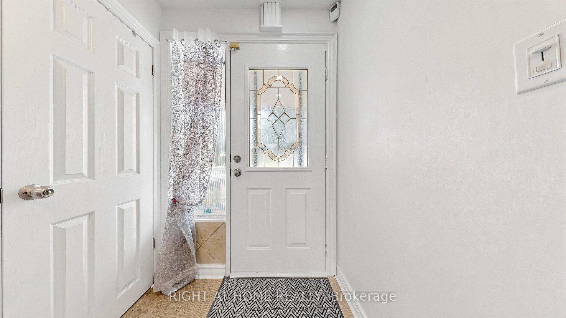 Photo 9 of 22 Brigham Court, Etobicoke, Elms-Old Rexdale — HOMEH